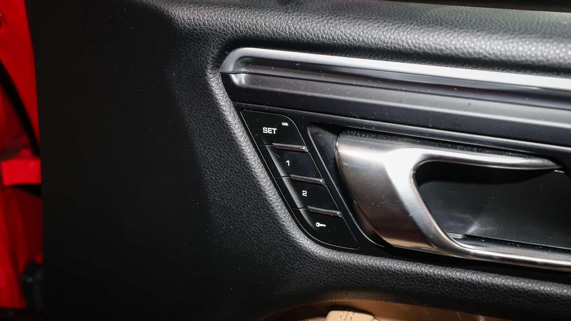 Porsche Macan view 25