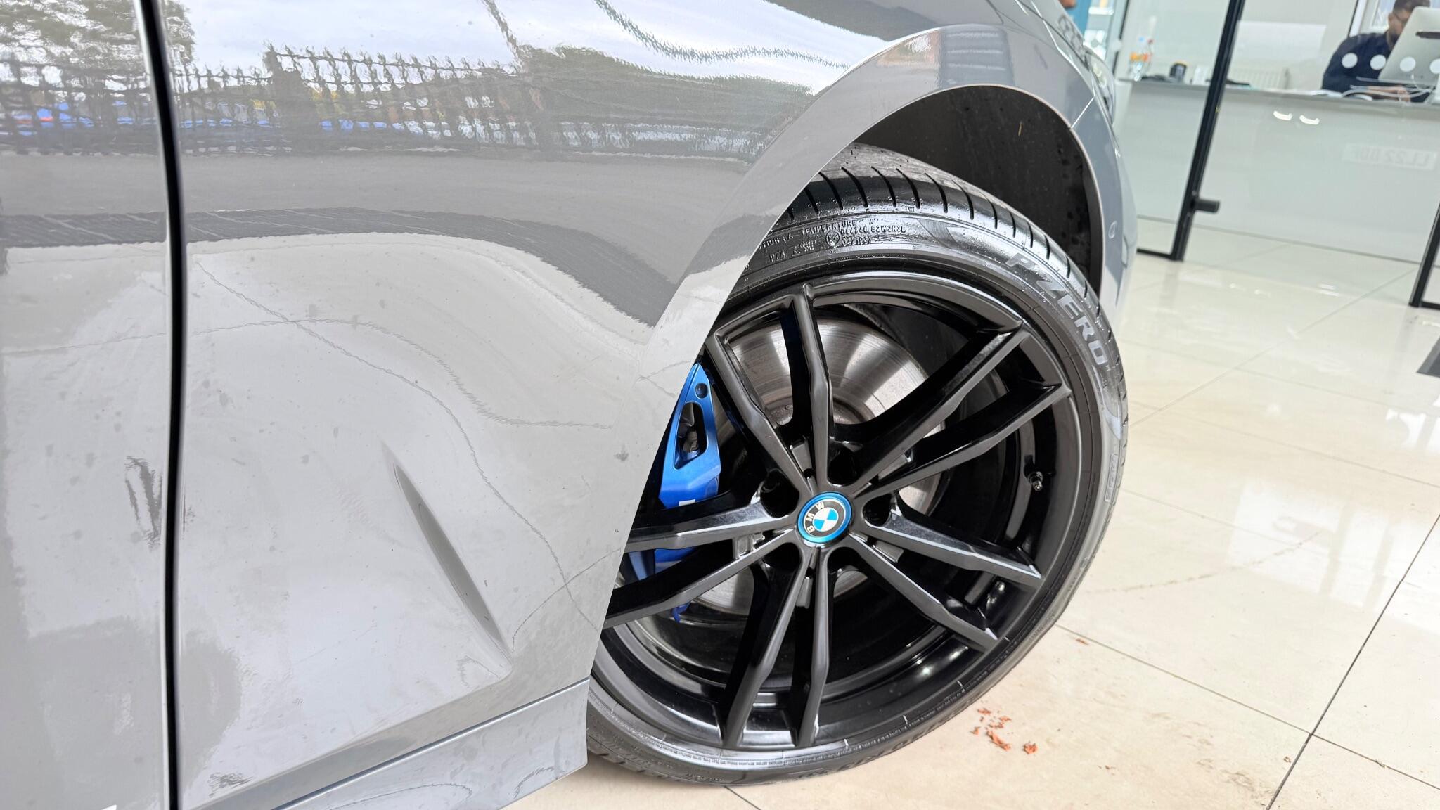 BMW 3 Series view 38