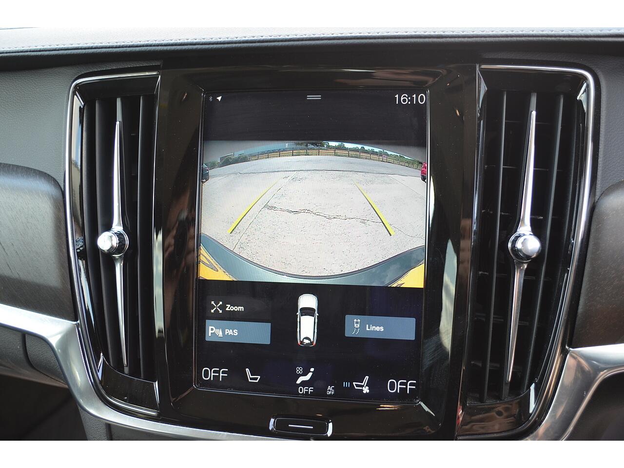 Volvo V90 Cross Country view 17