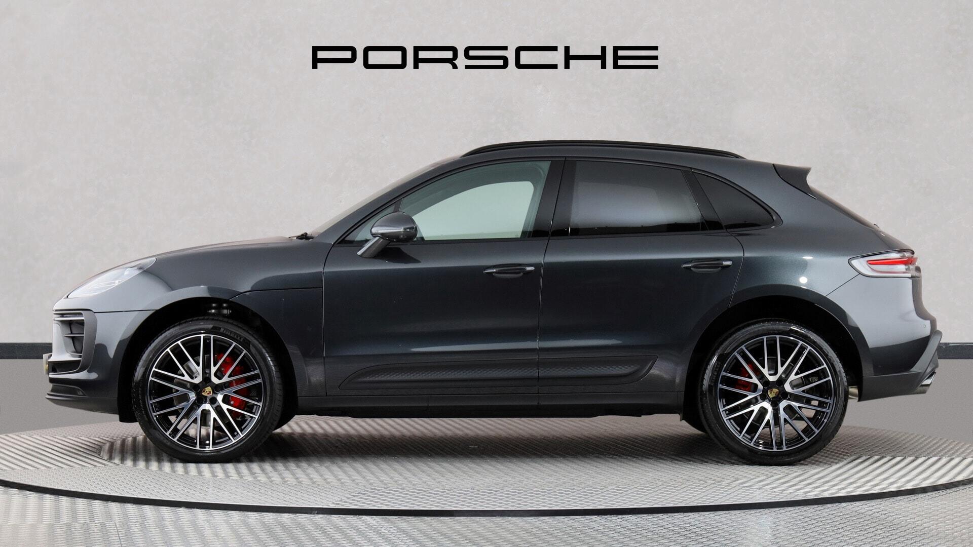 Porsche Macan view 3