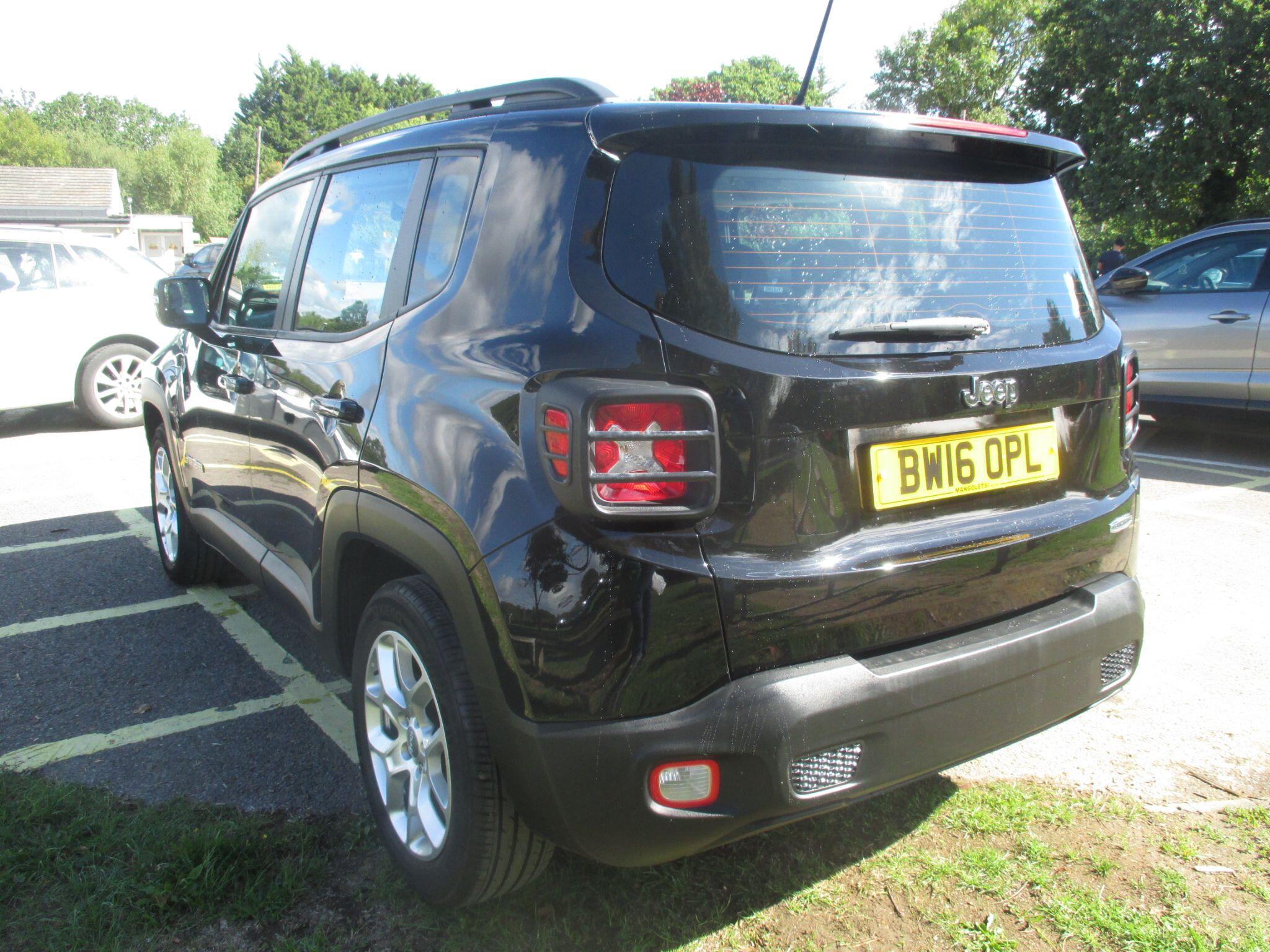 Jeep Renegade view 13