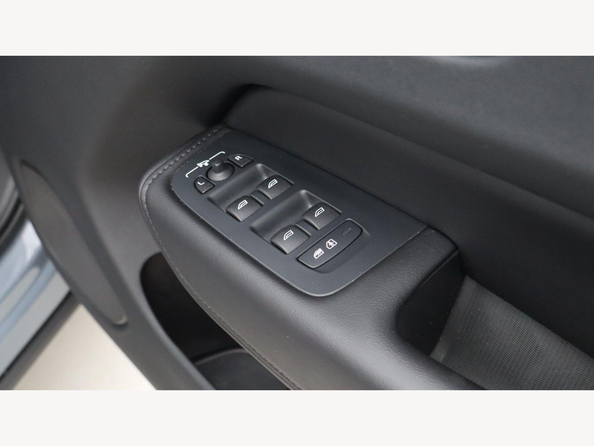 Volvo XC60 view 25