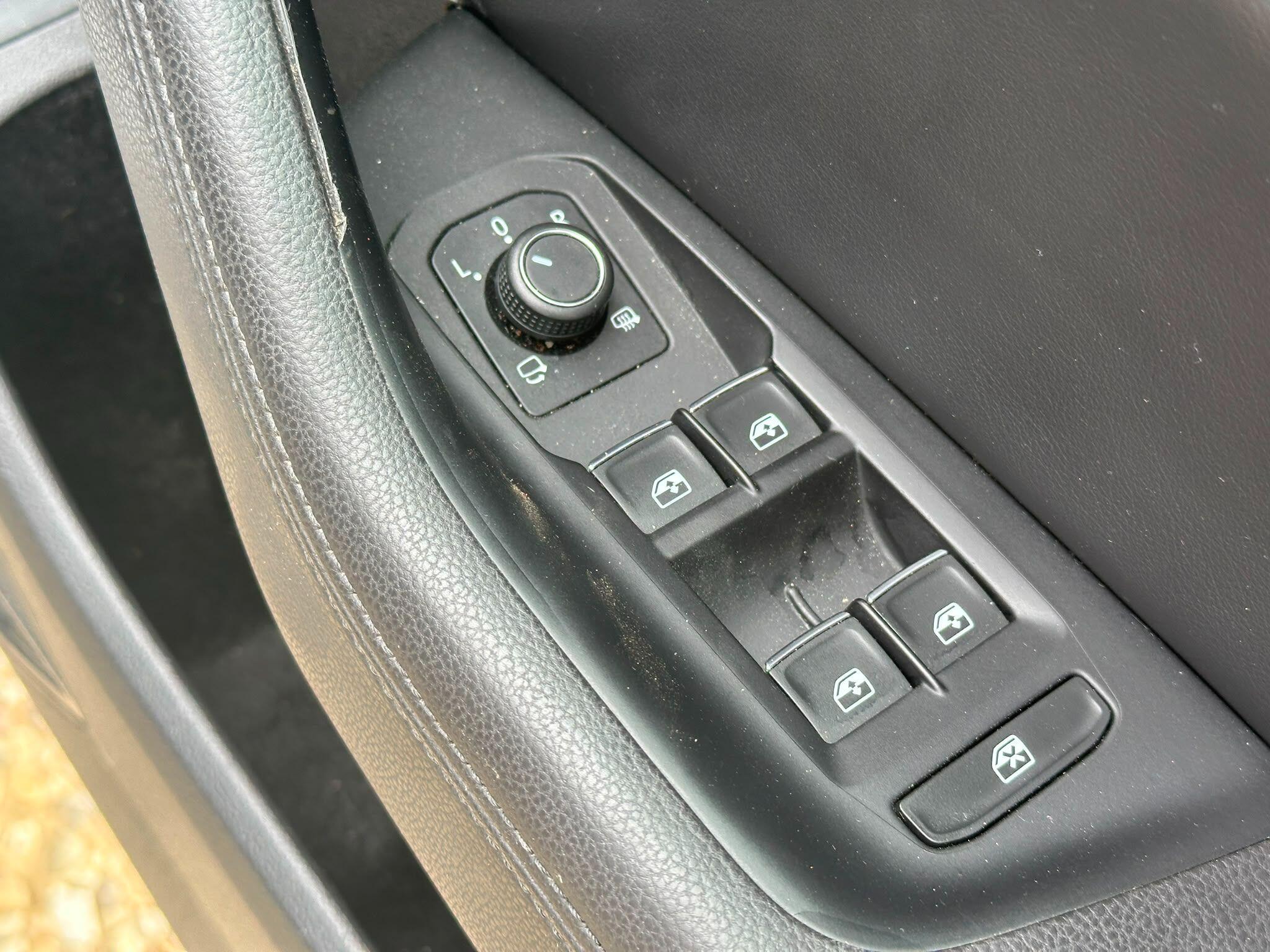 Volkswagen Passat view 28