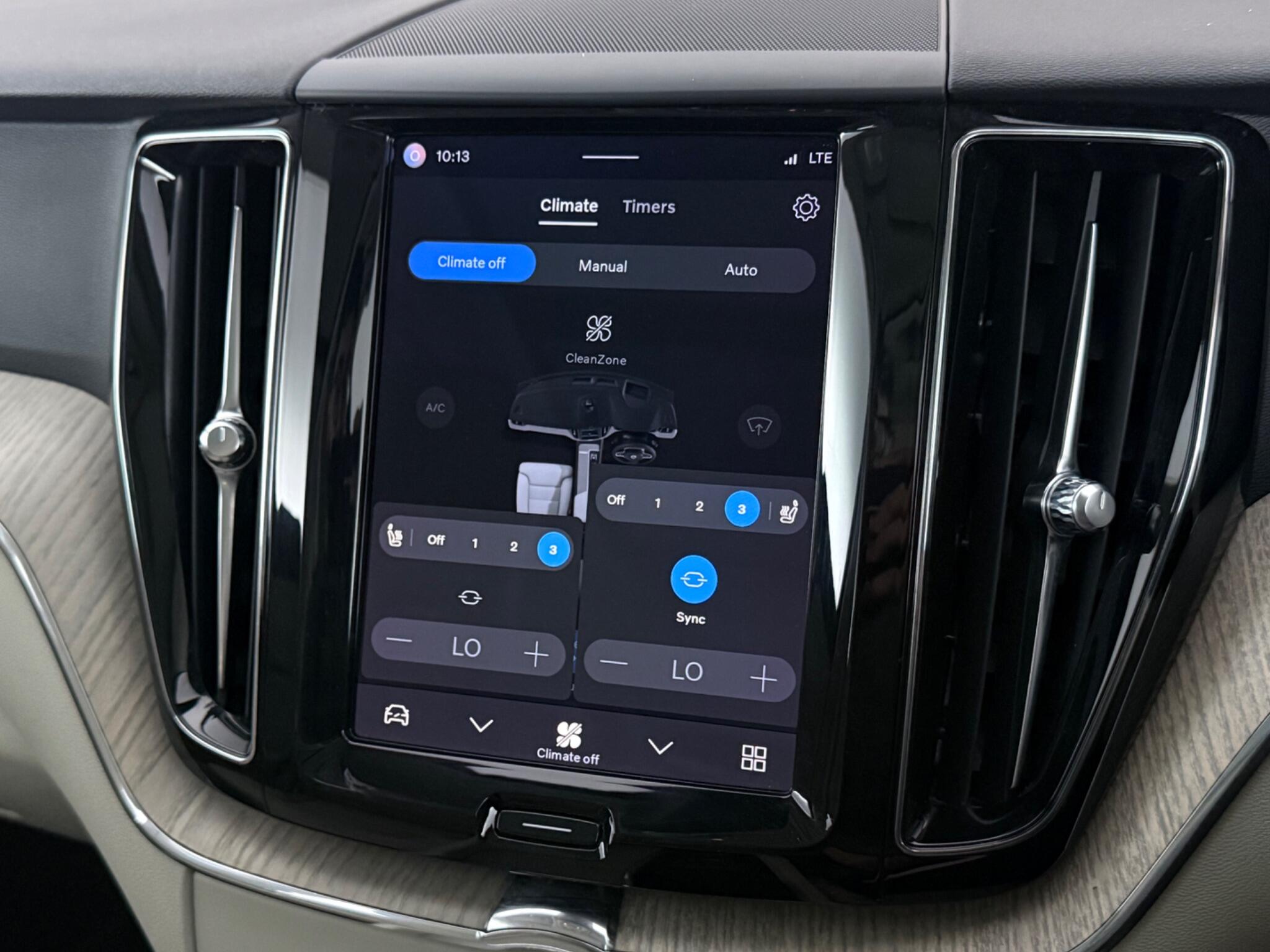 Volvo XC60 view 18