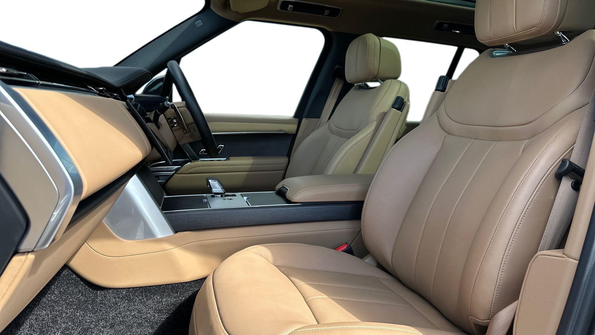 Land Rover Range Rover view 3