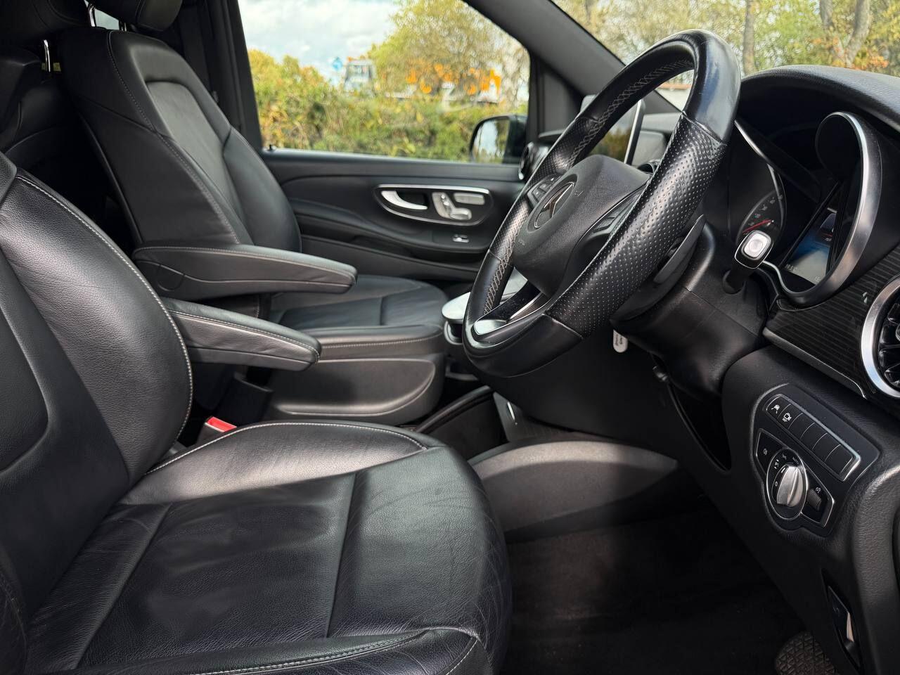 Mercedes-Benz Eqv view 11