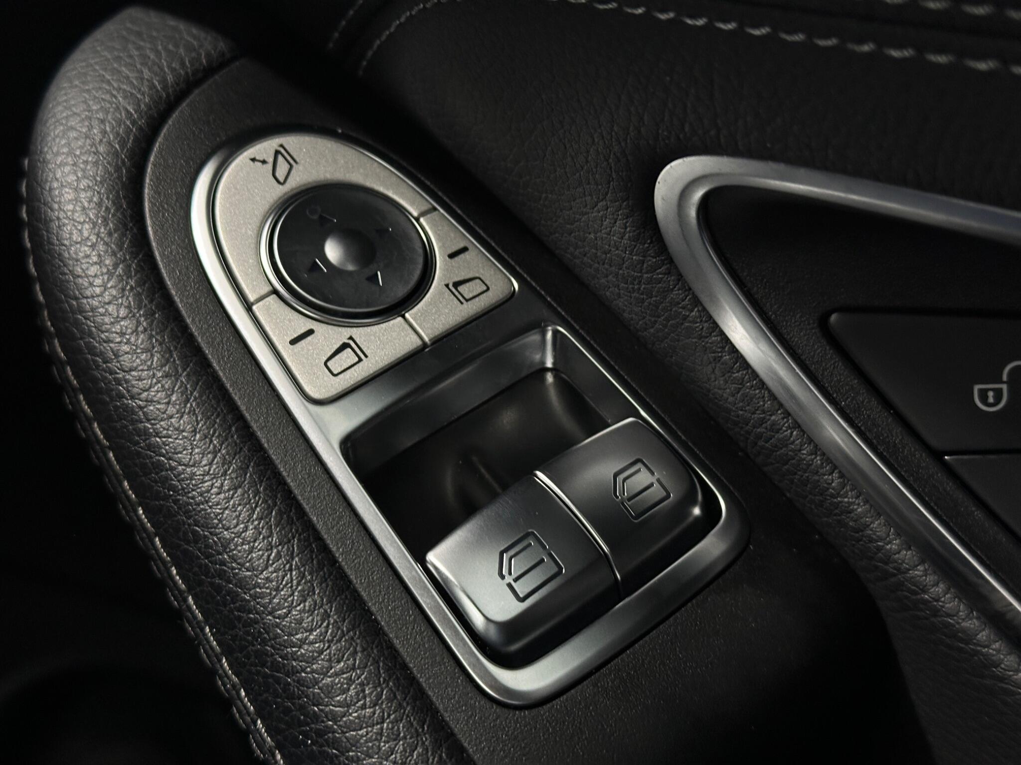 Mercedes-Benz C-Class view 19