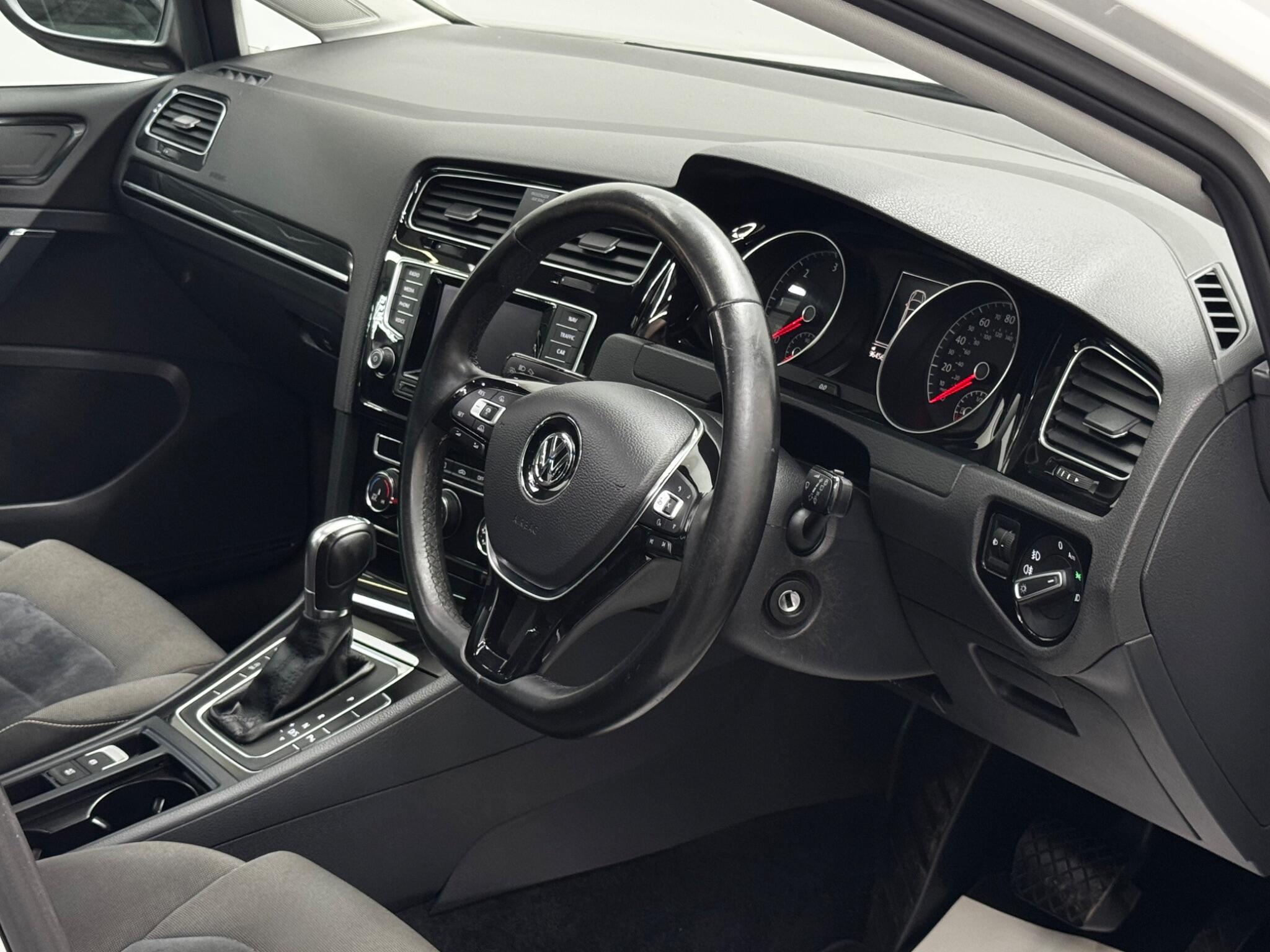 Volkswagen Golf view 10