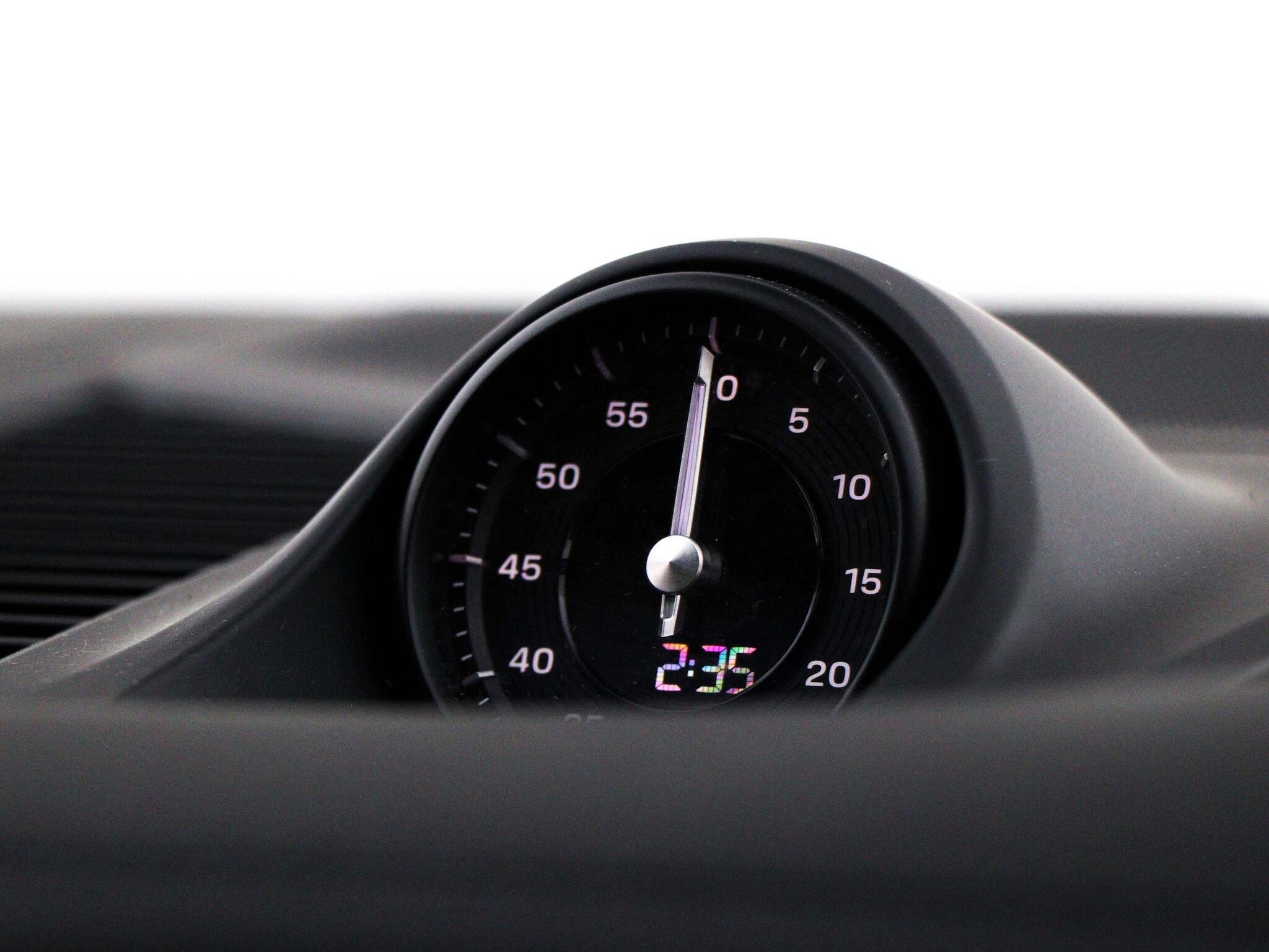 Porsche Cayenne view 41
