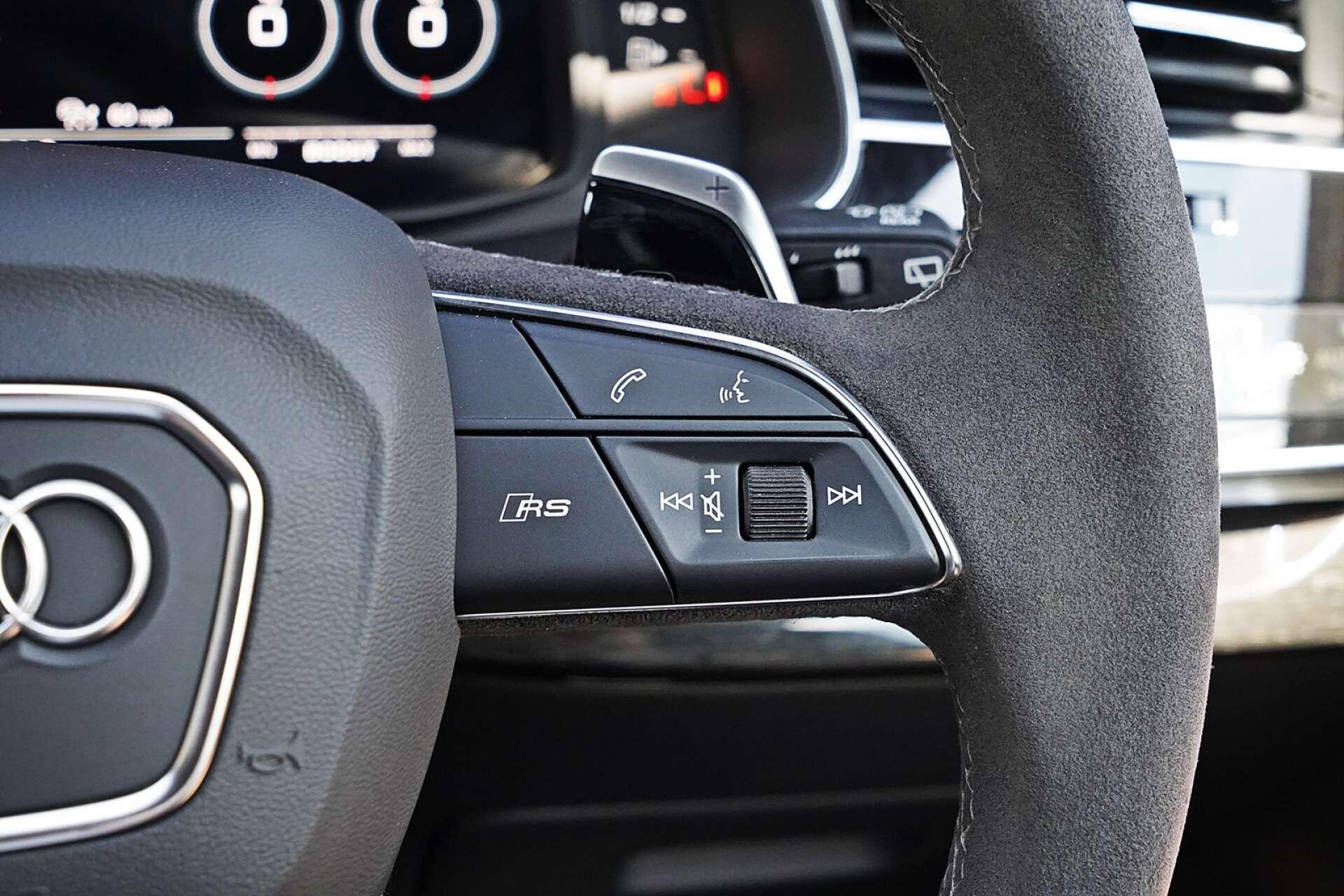 Audi RS Q8 view 33