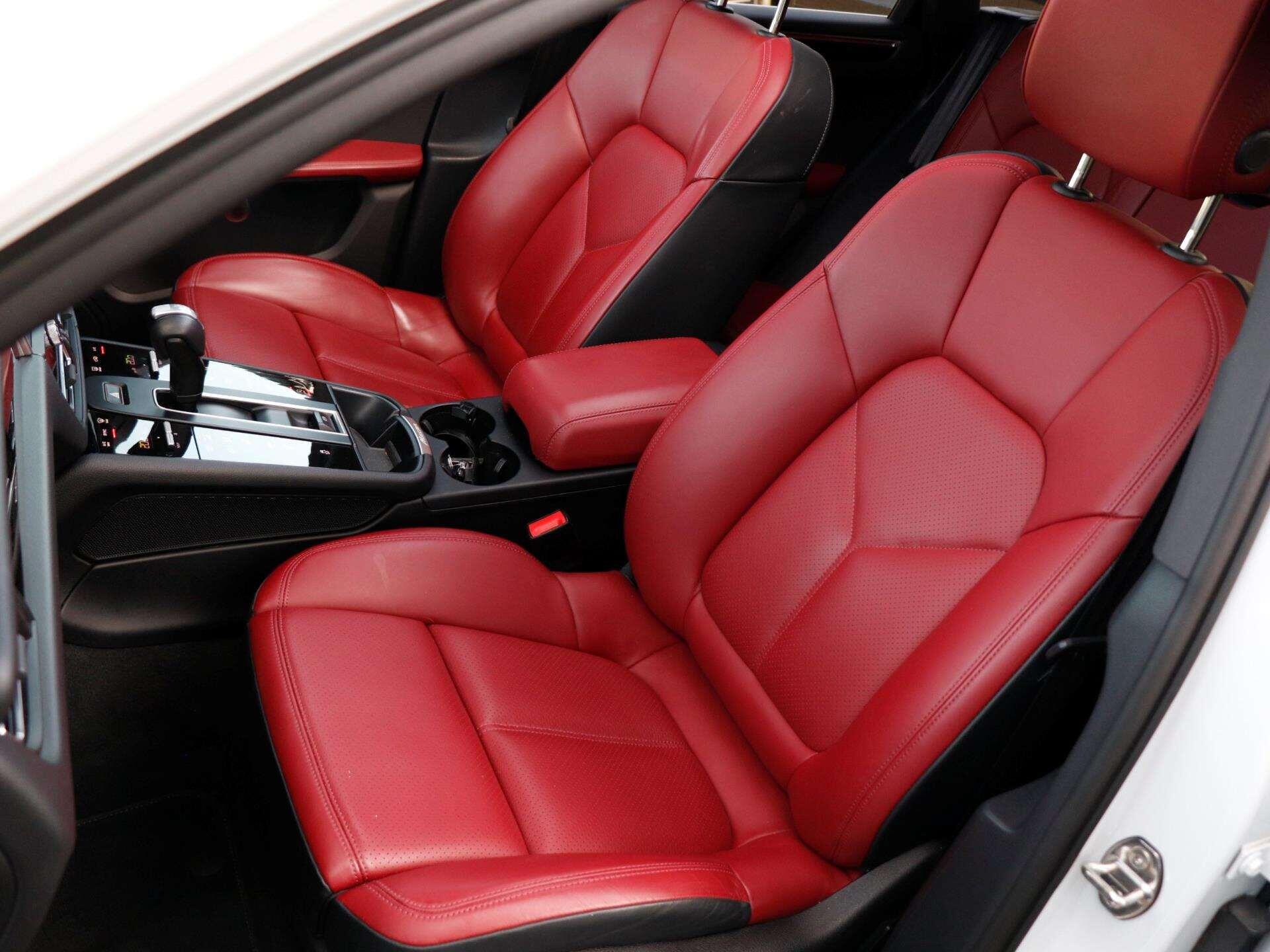 Porsche Macan view 22
