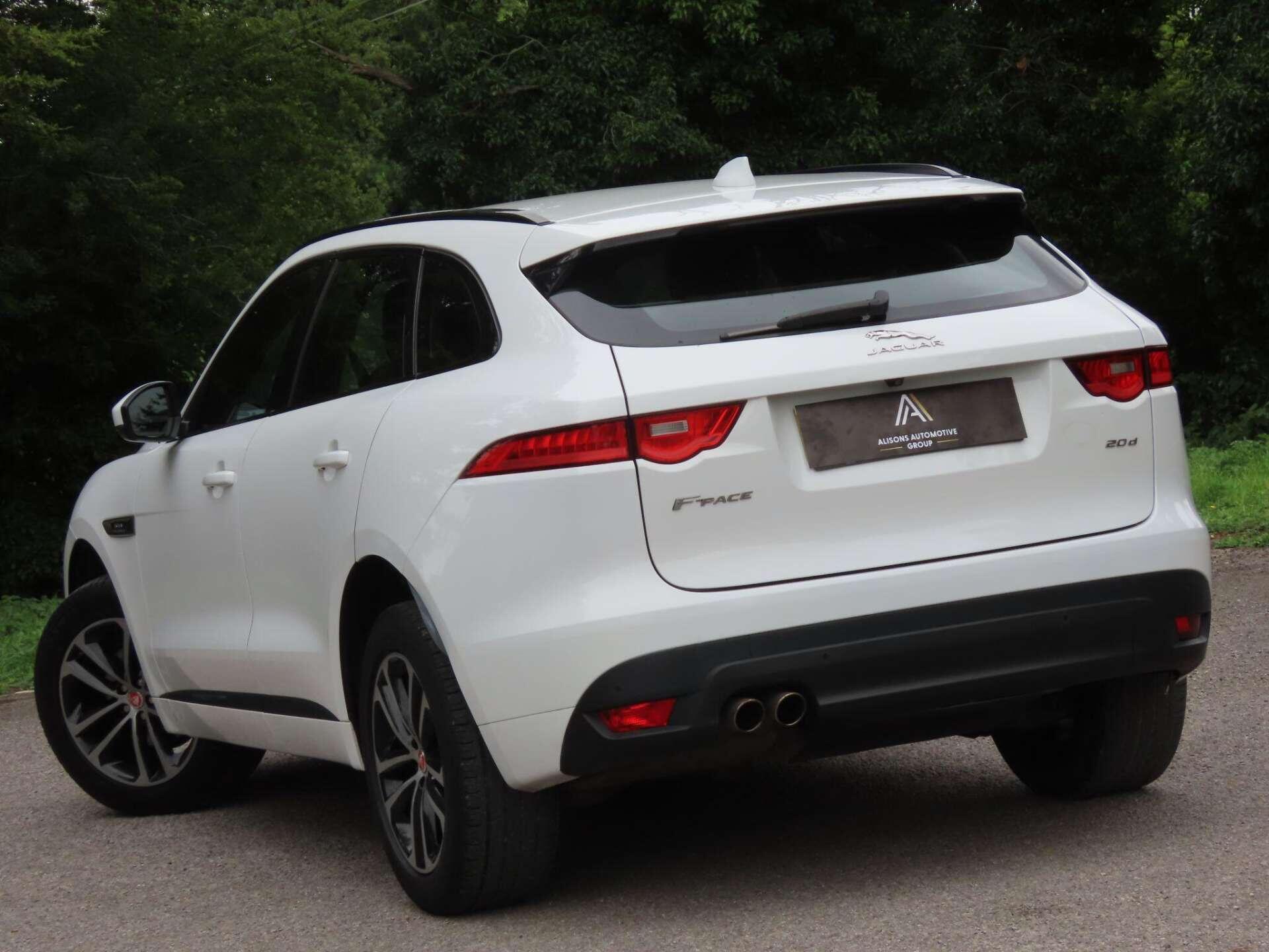 Jaguar F-Pace view 6