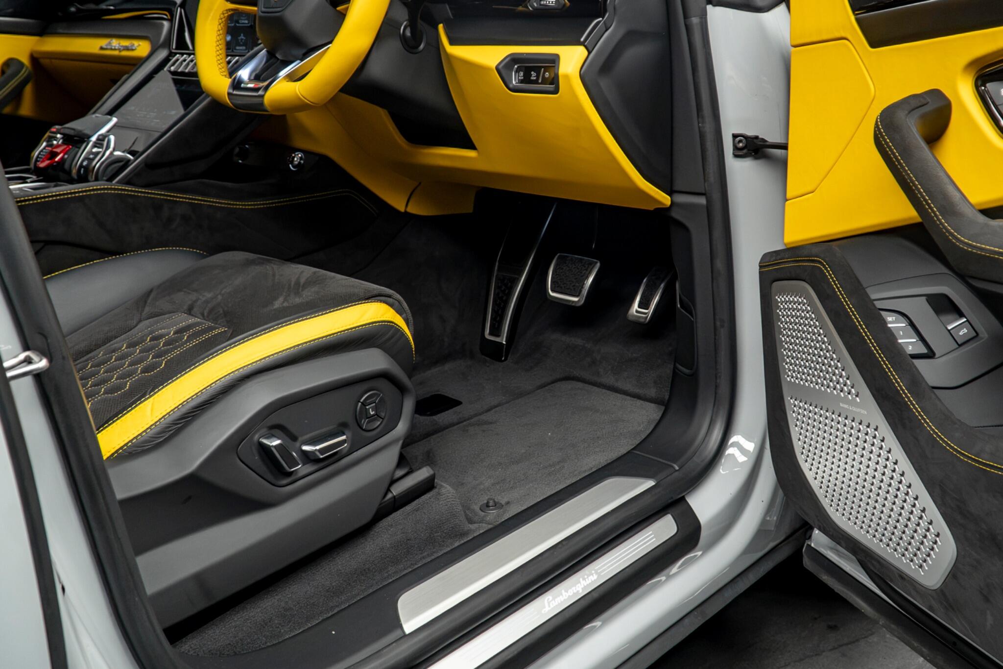 Lamborghini Urus view 46