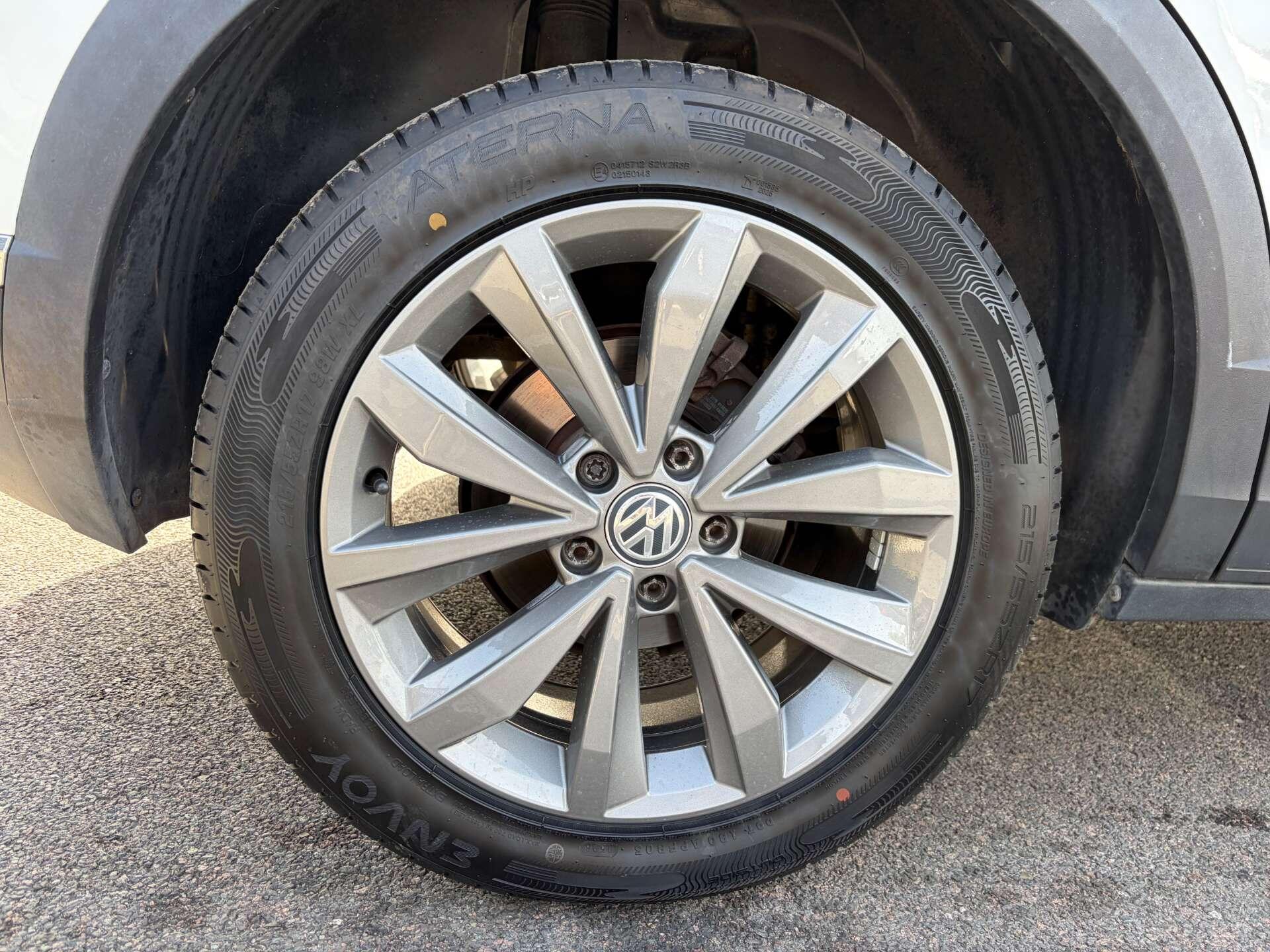 Volkswagen T-Roc view 10