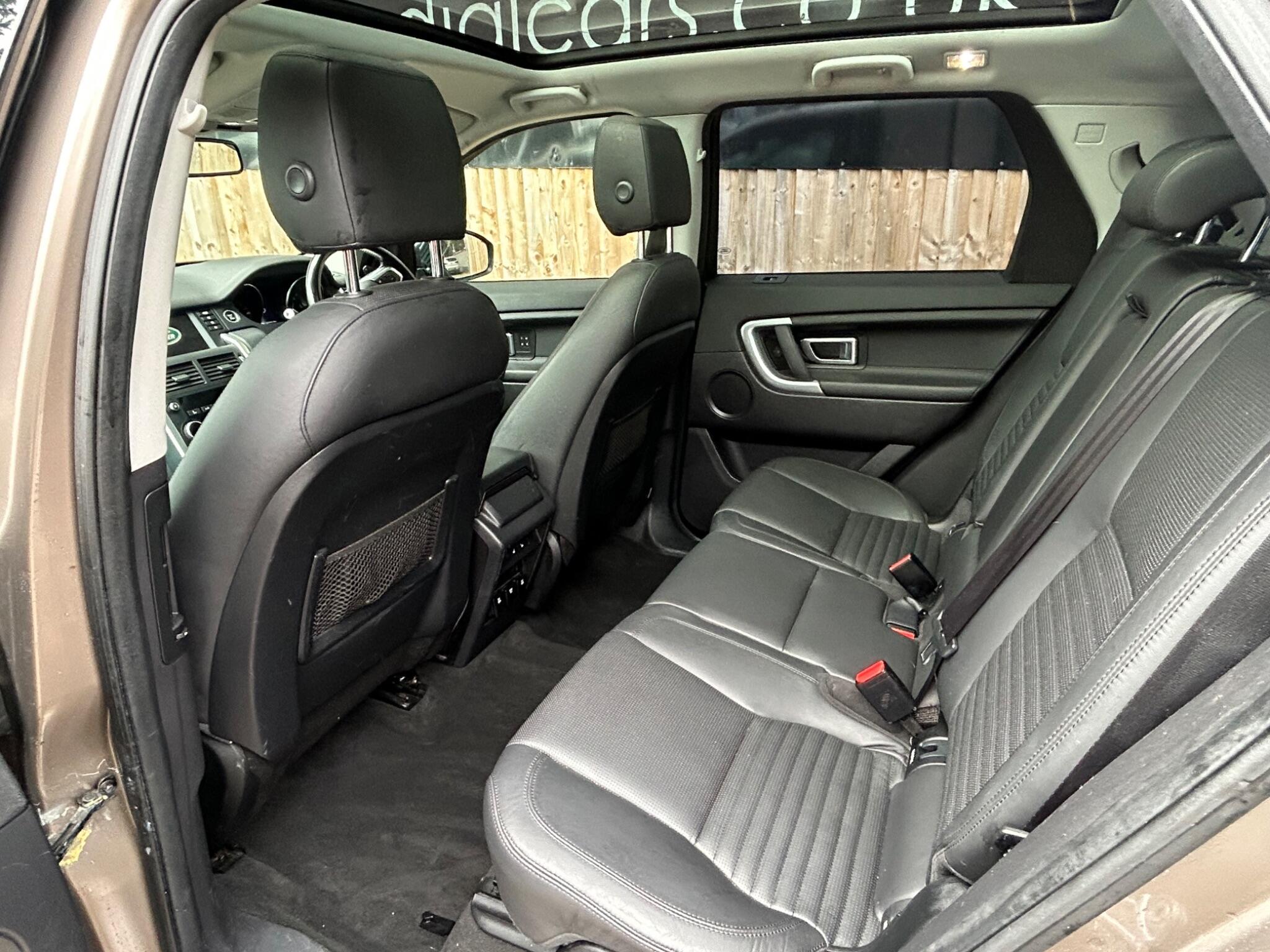 Land Rover Discovery Sport view 34