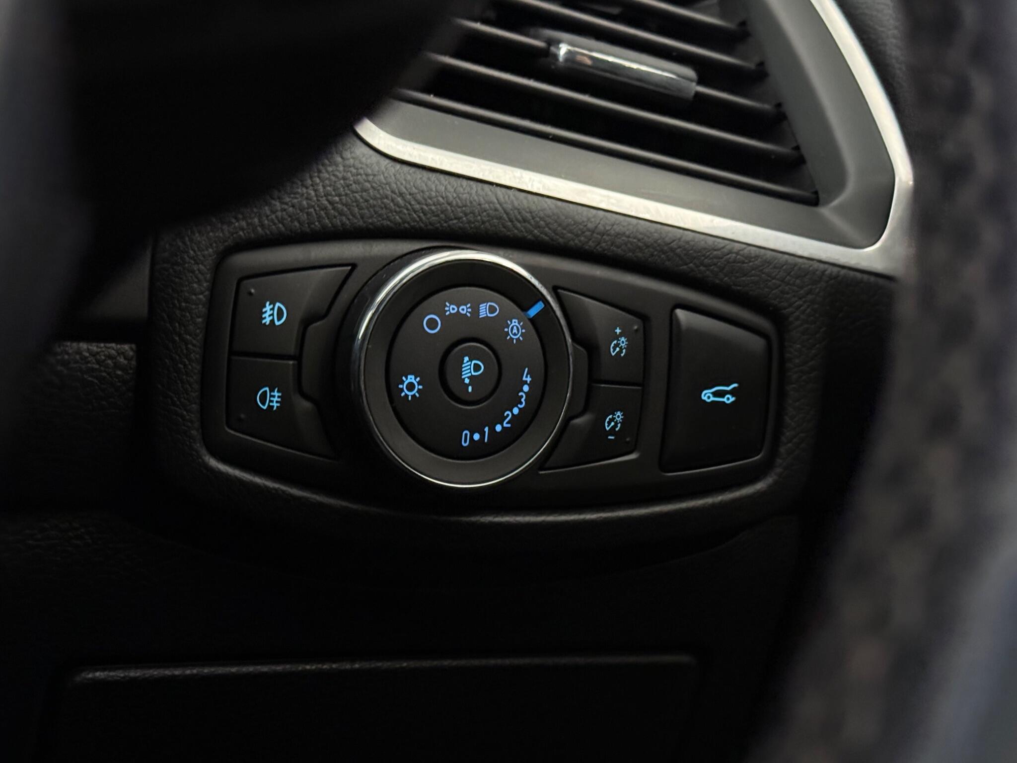 Ford Edge view 19