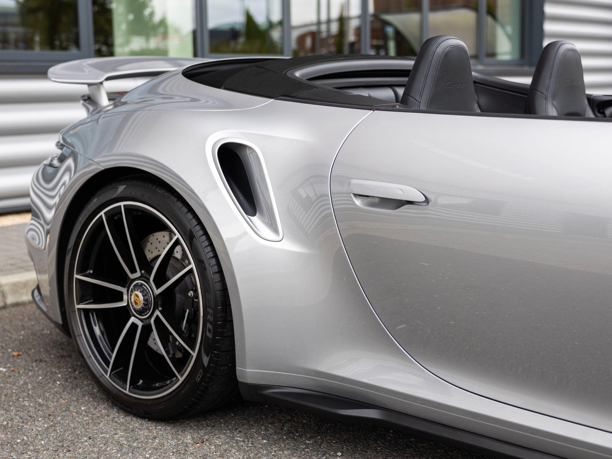 Porsche 911 view 23