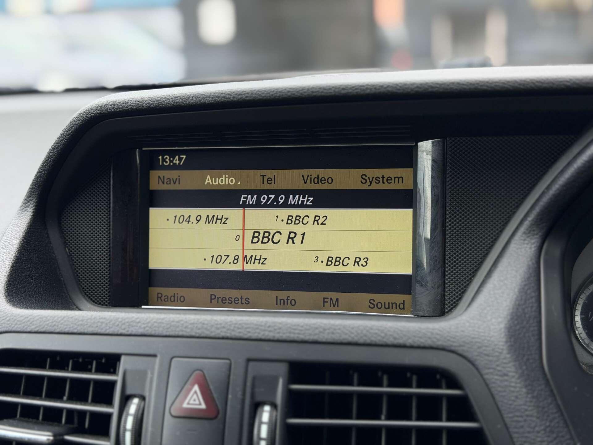 Mercedes-Benz E Class view 27