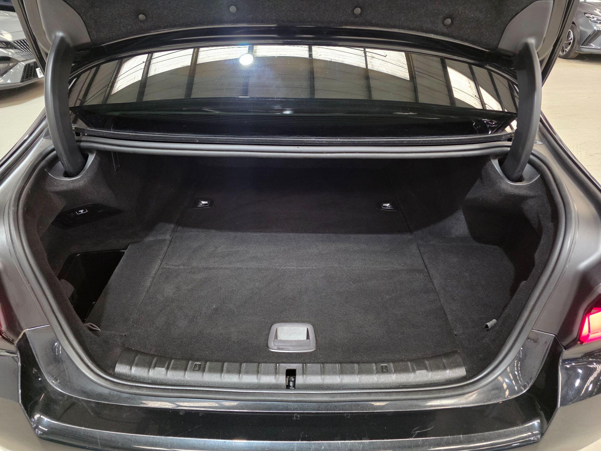 BMW 5 Series view 40