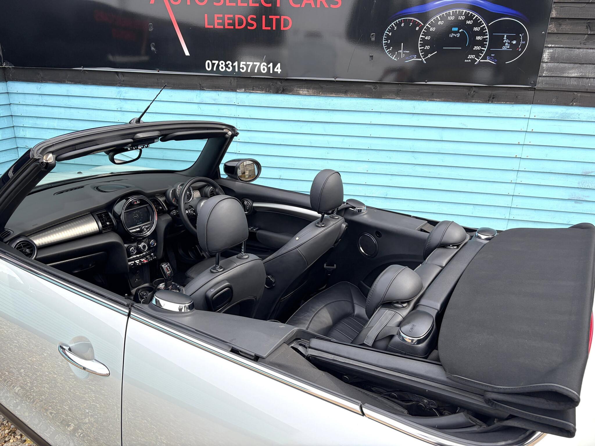 Mini Convertible view 16