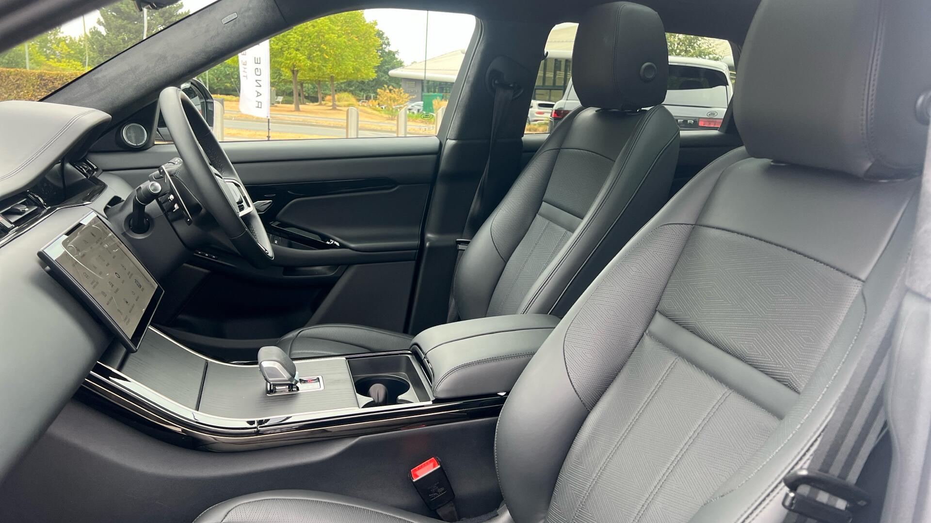 Land Rover Range Rover Evoque view 3
