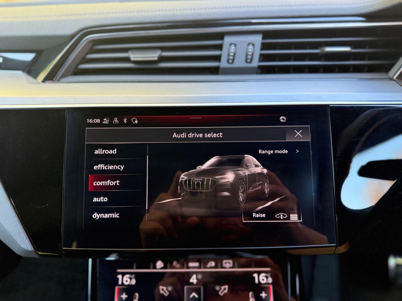 Audi Q8 E-Tron view 26