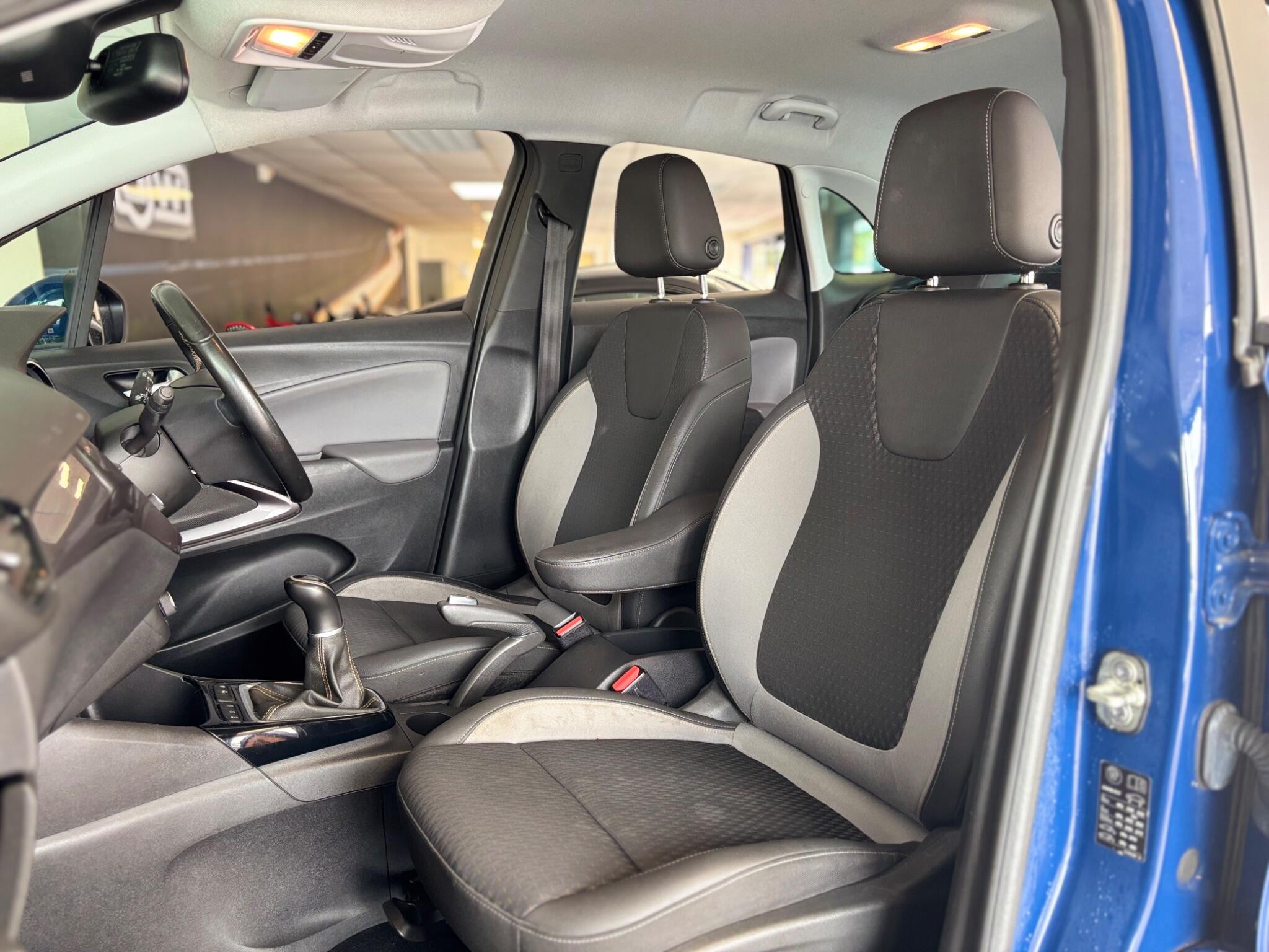 Vauxhall Crossland X view 21
