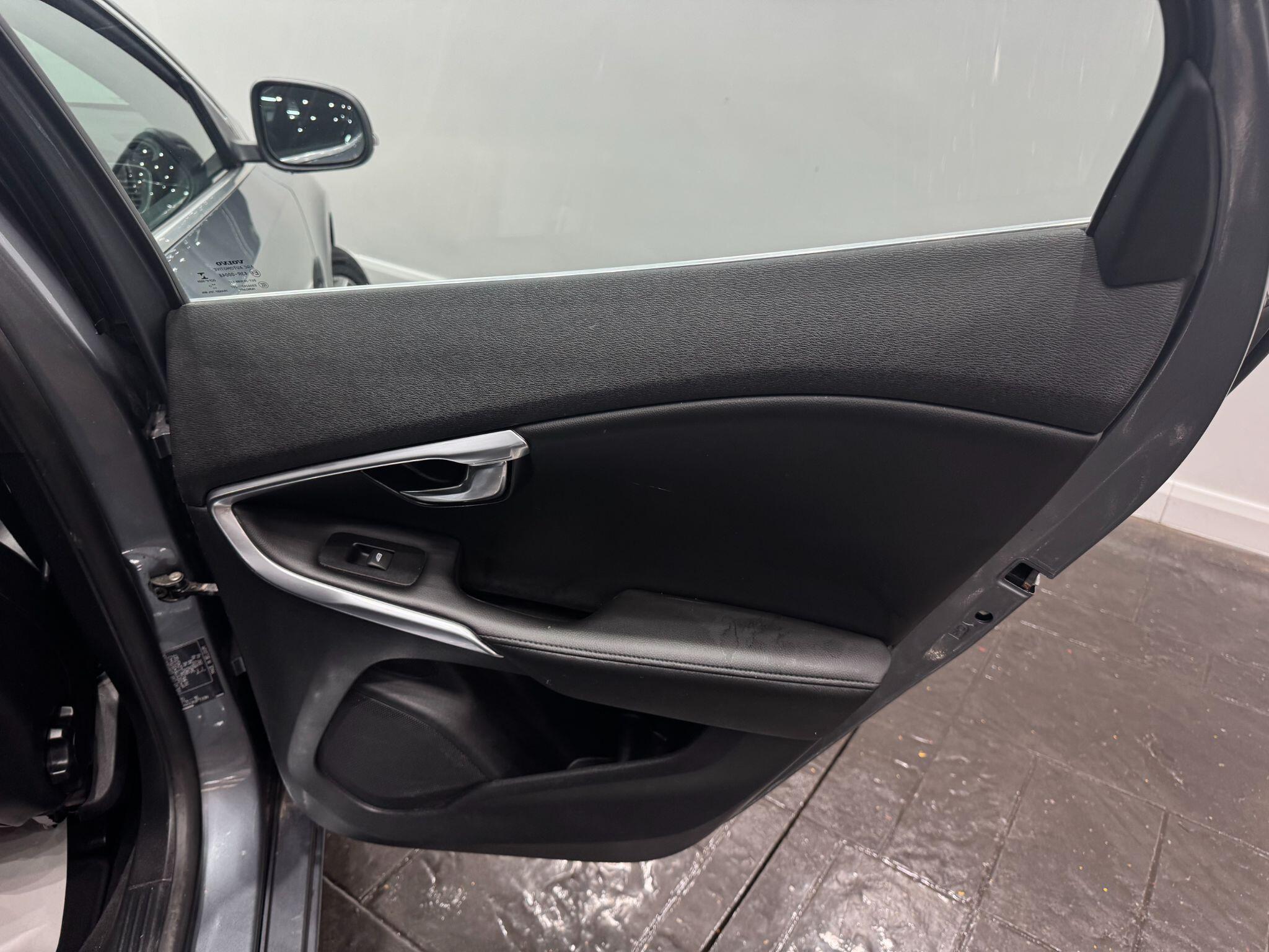Volvo V40 view 48
