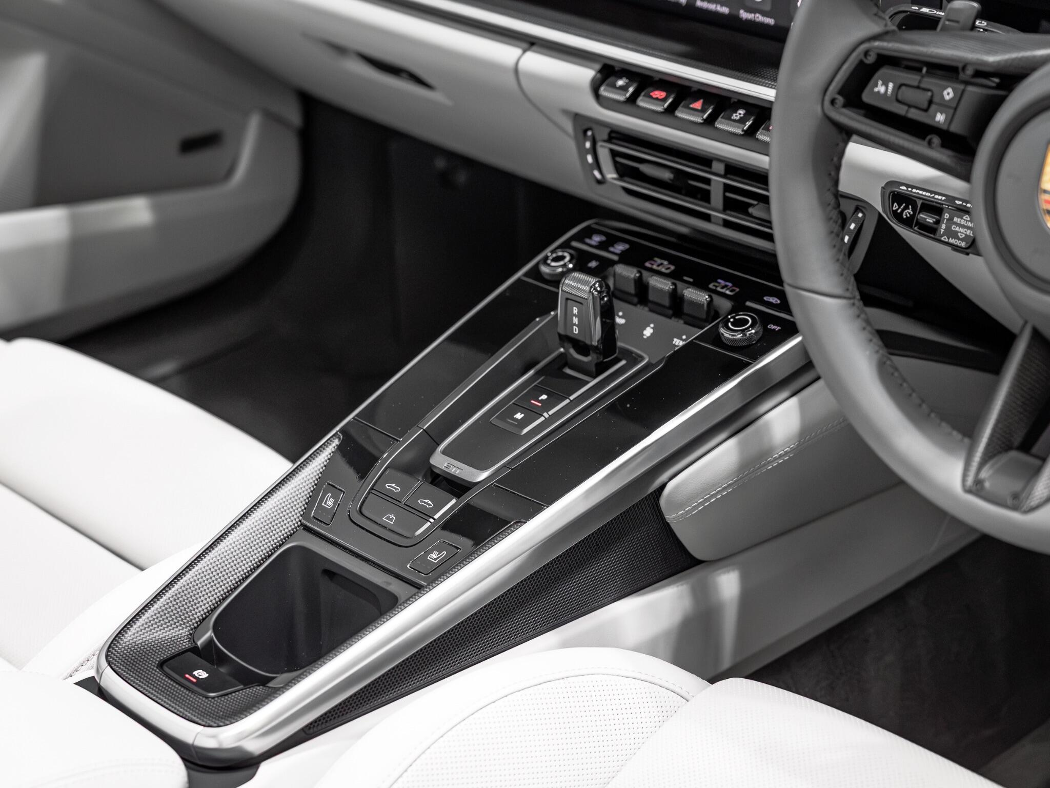 Porsche 911 view 24
