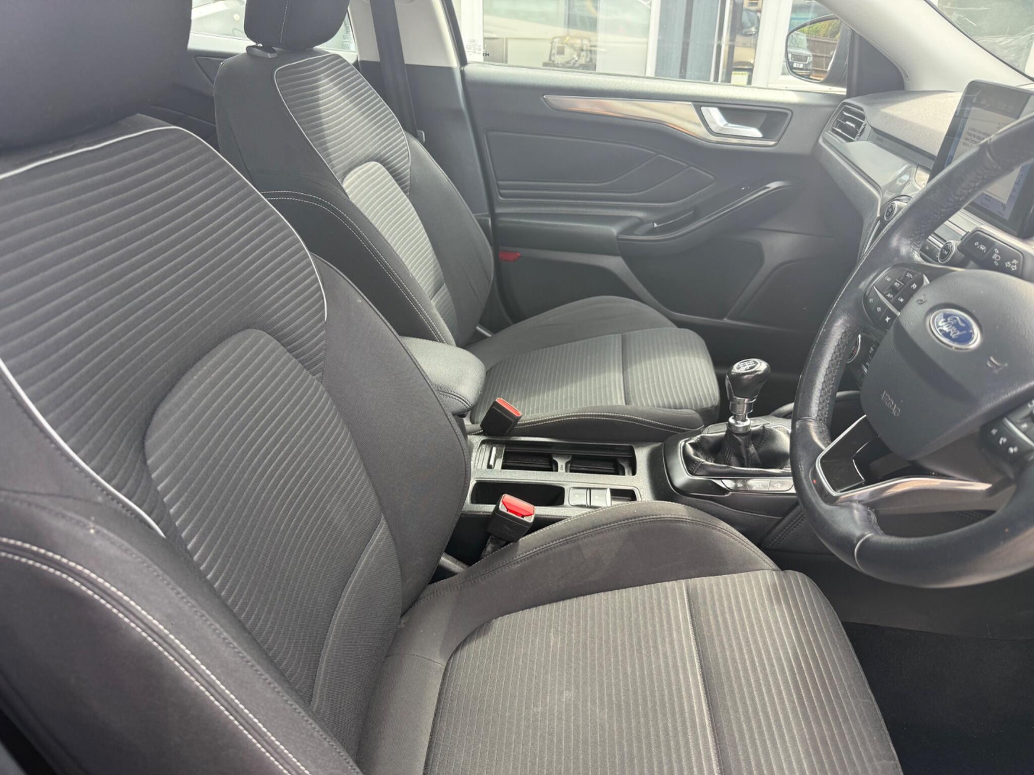 Ford Focus view 10