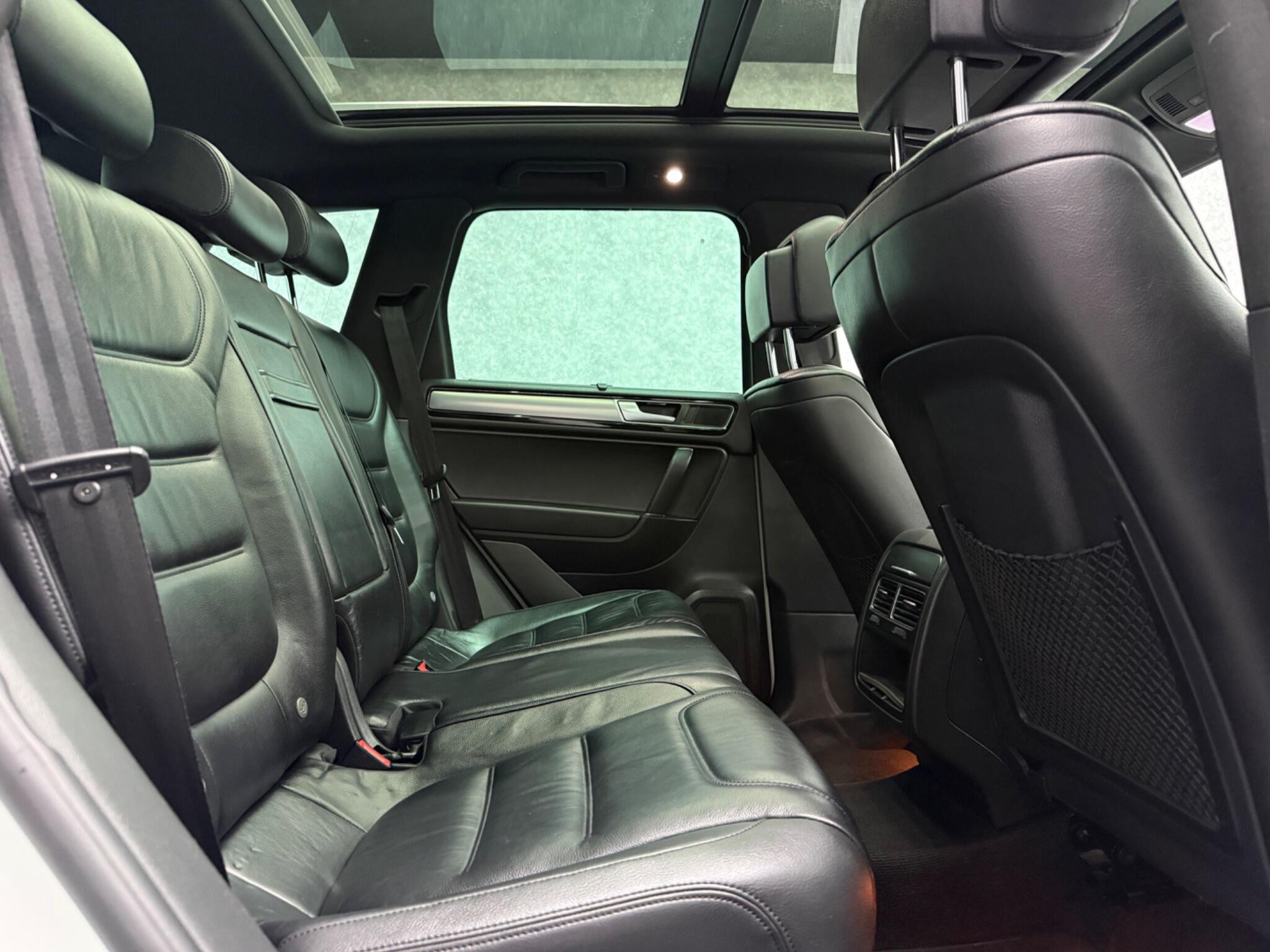 Volkswagen Touareg view 7