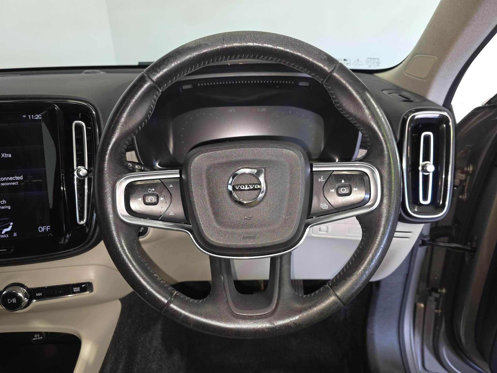Volvo XC40 view 12
