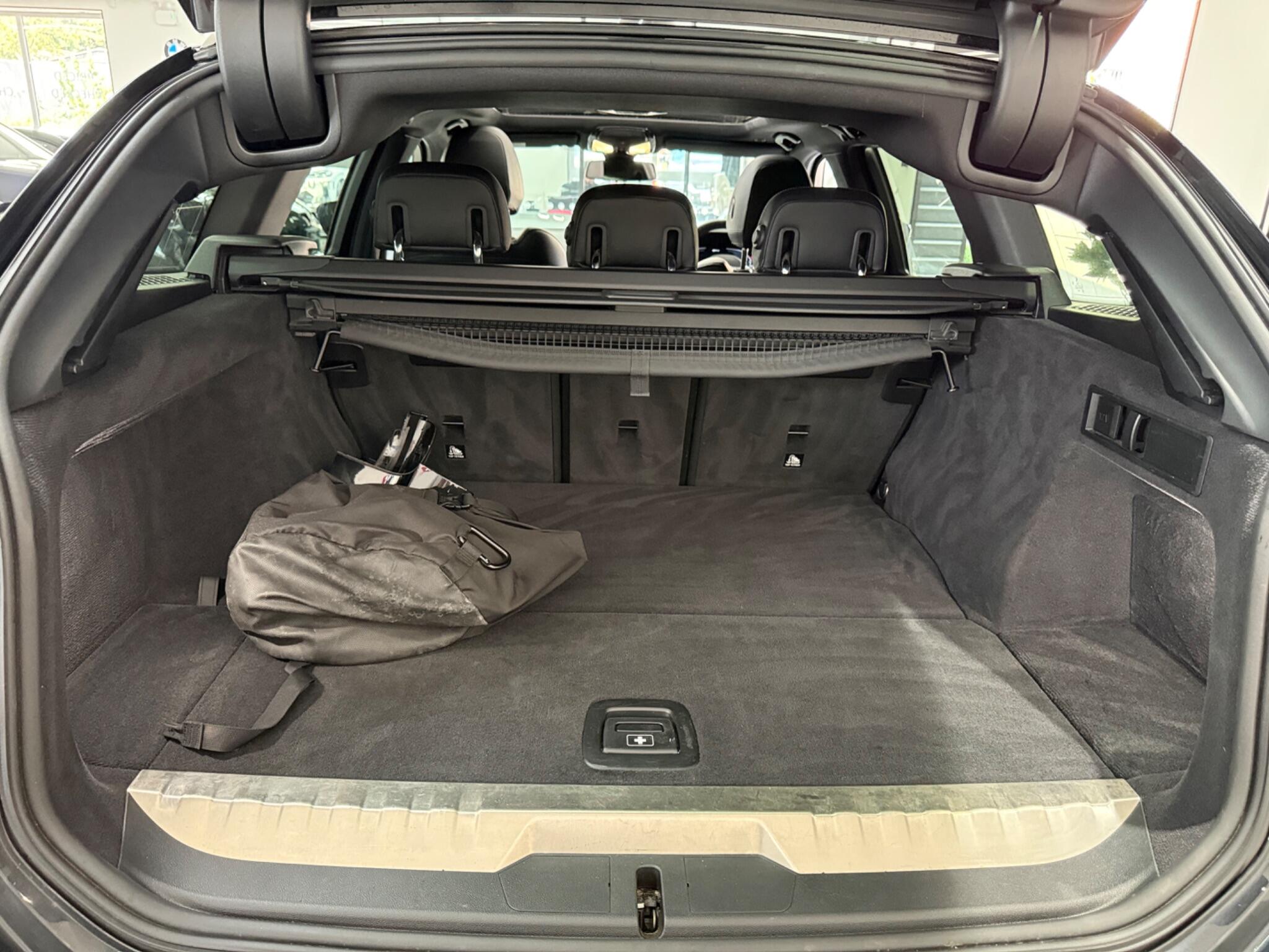BMW 3 Series view 35