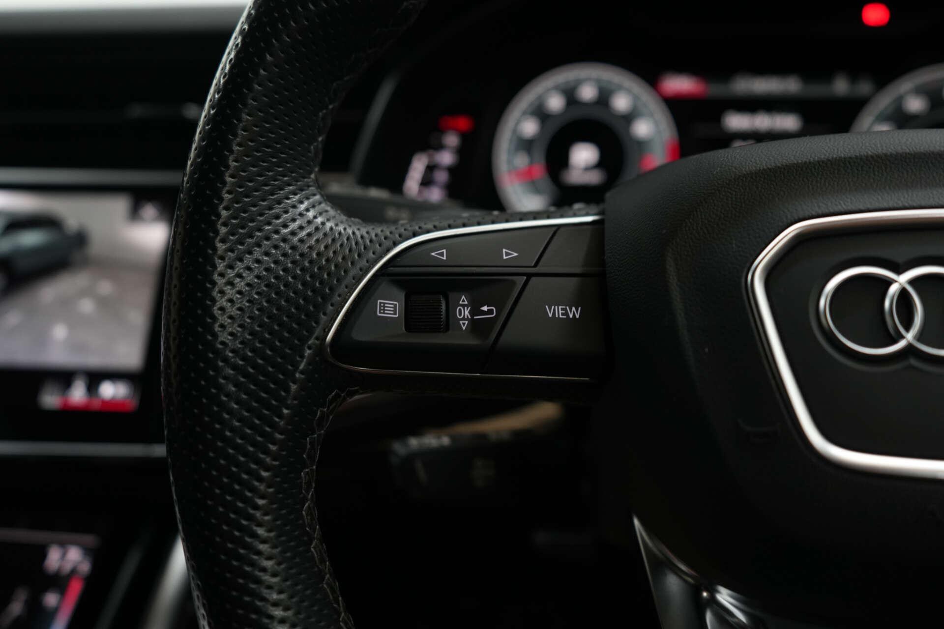 Audi Q8 view 44