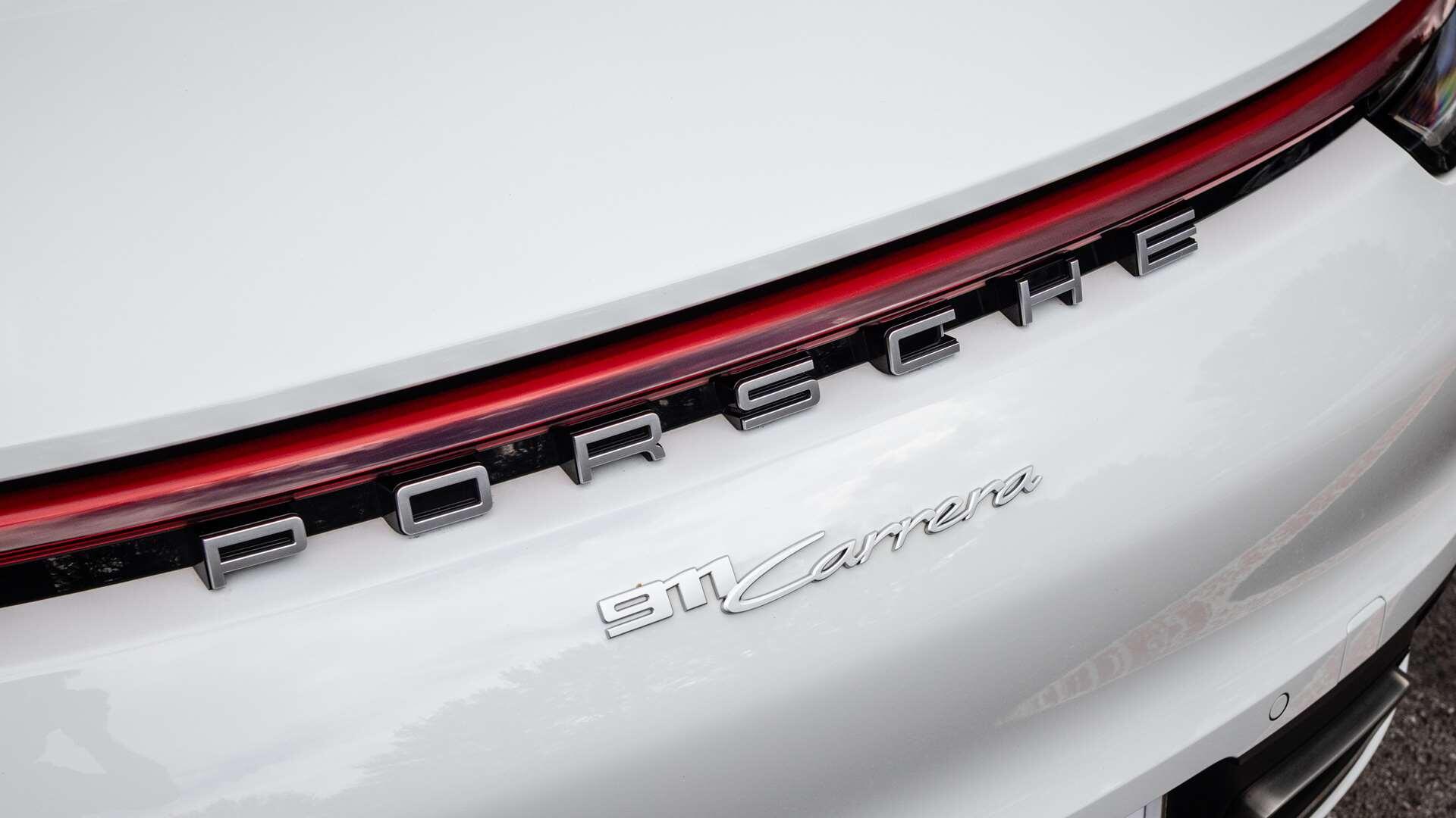Porsche 911 view 11