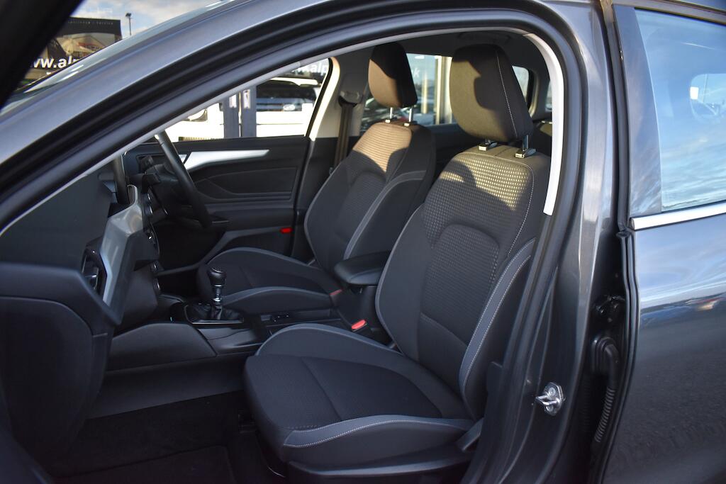 Ford Focus view 12