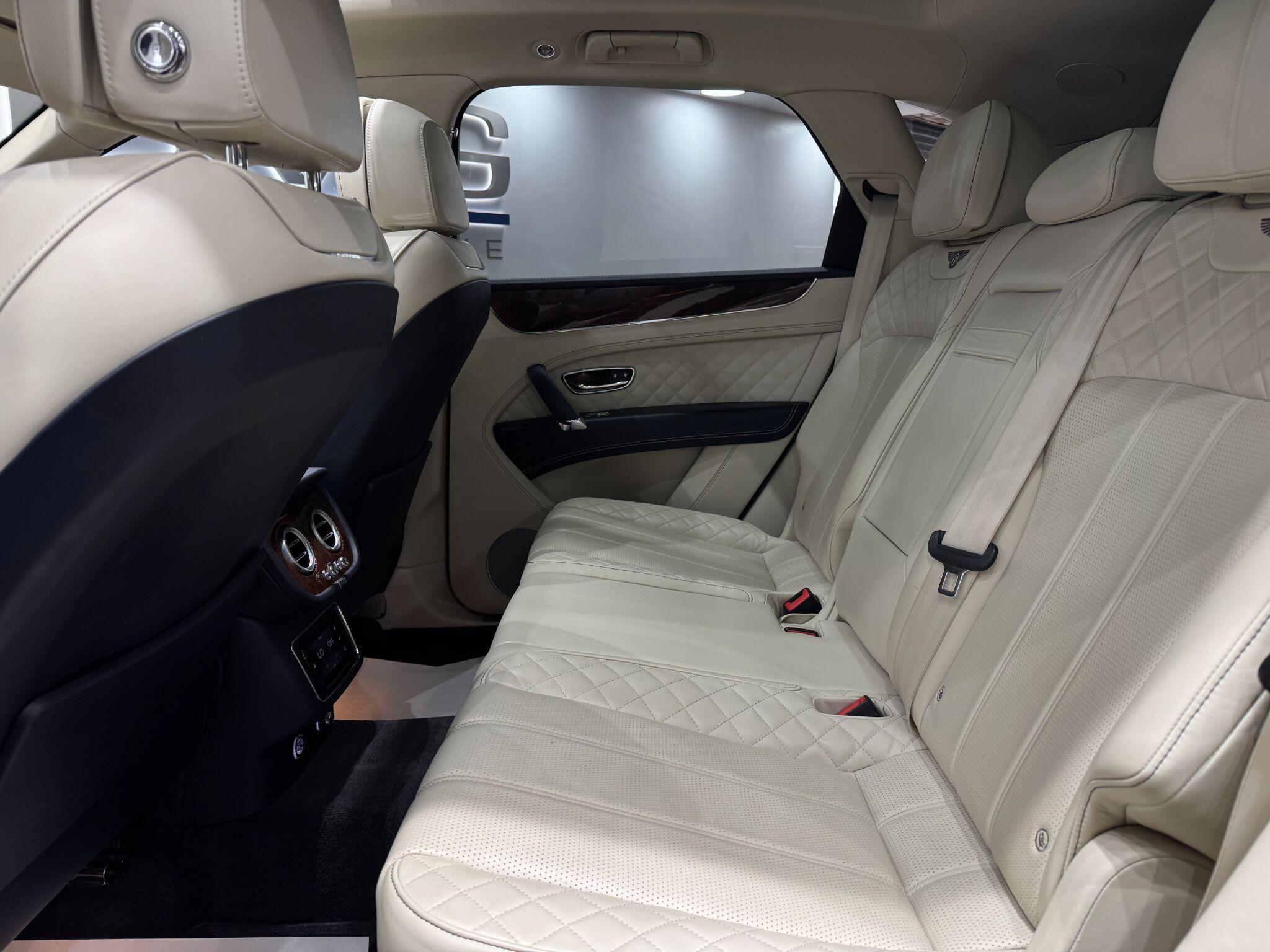 Bentley Bentayga view 58