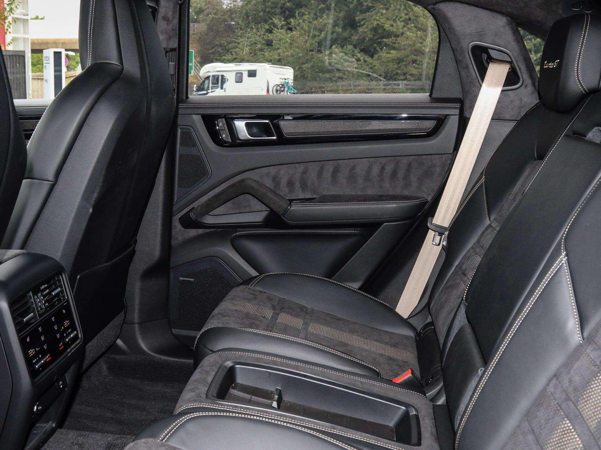 Porsche Cayenne view 14