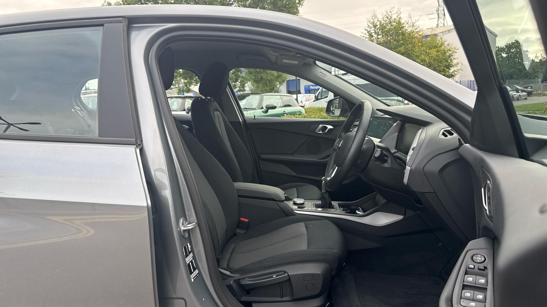 BMW 1 Series view 11