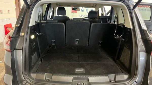 Ford S-Max view 9