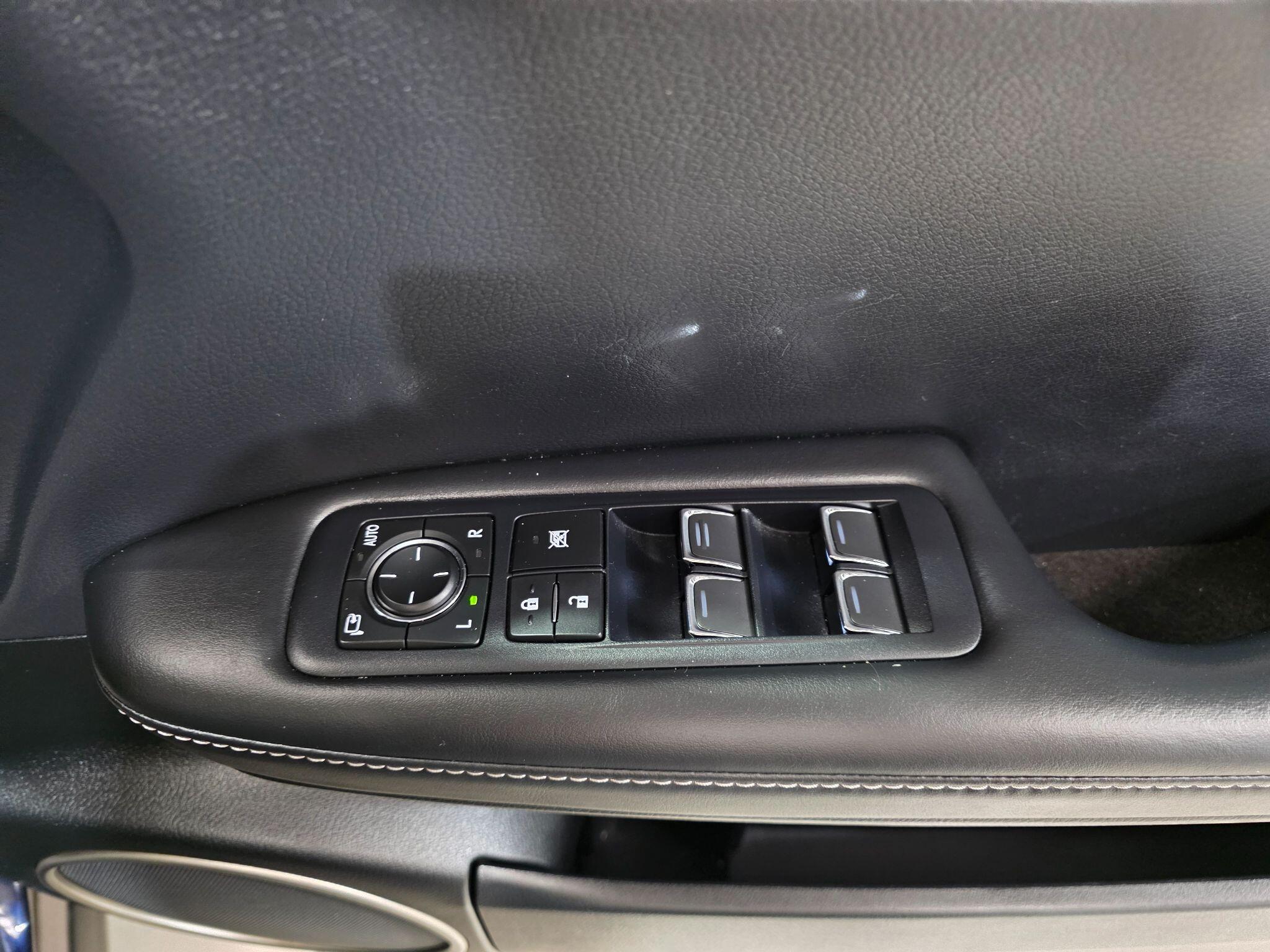 Lexus RX view 16