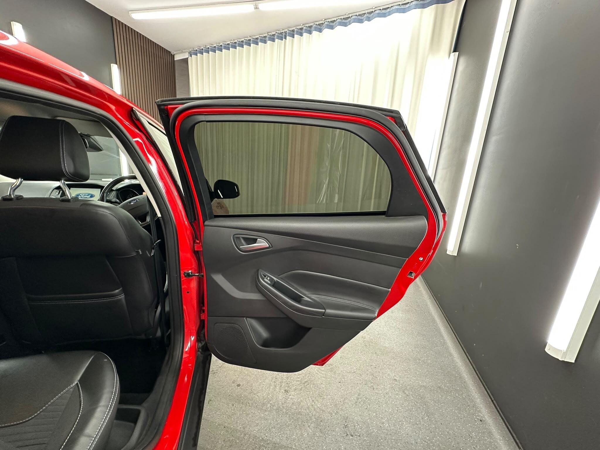 Ford Focus view 20