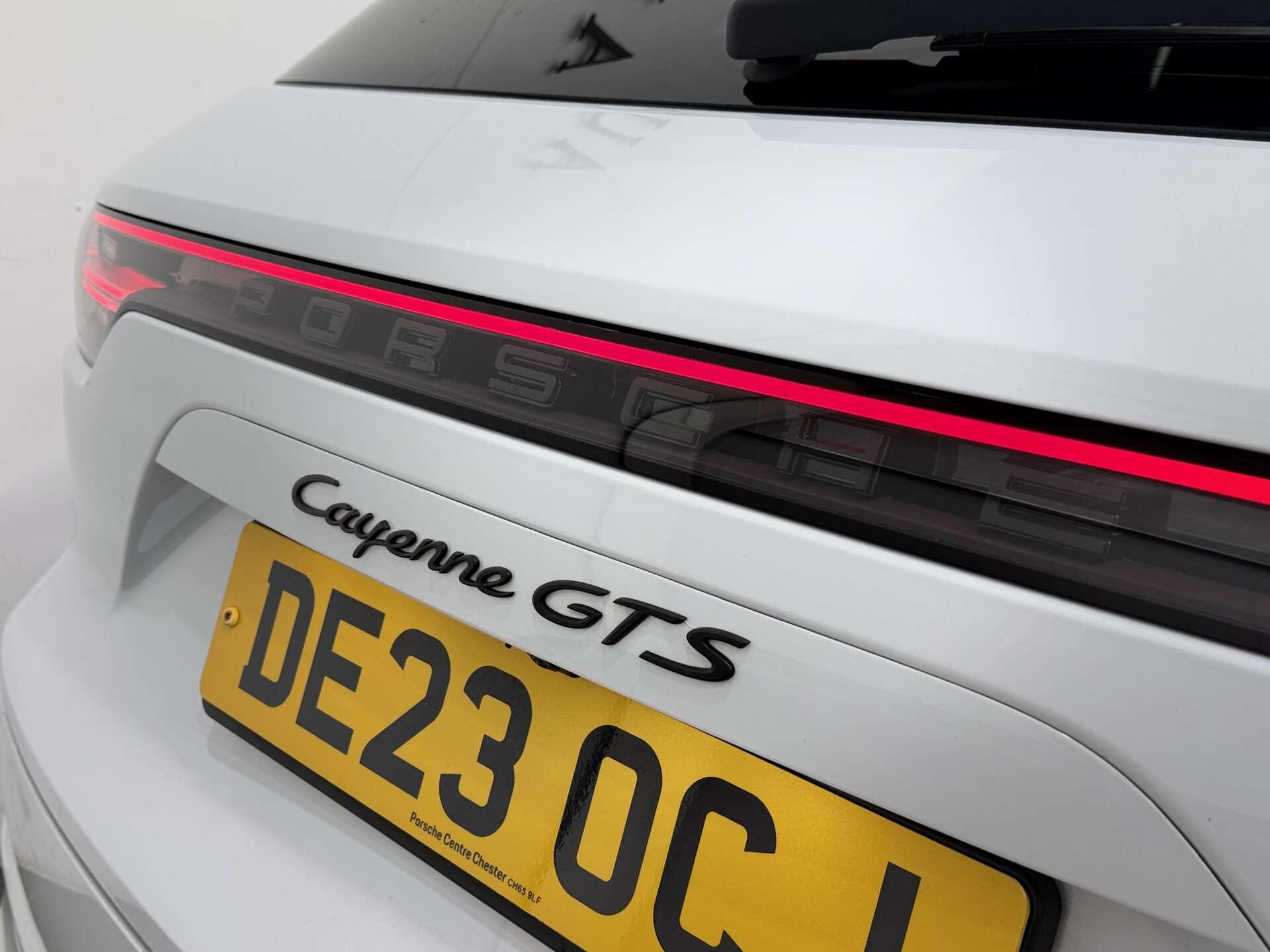 Porsche Cayenne view 27