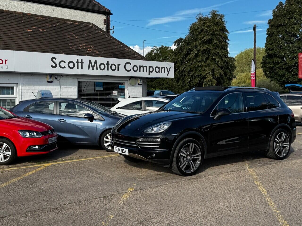Porsche Cayenne view 8