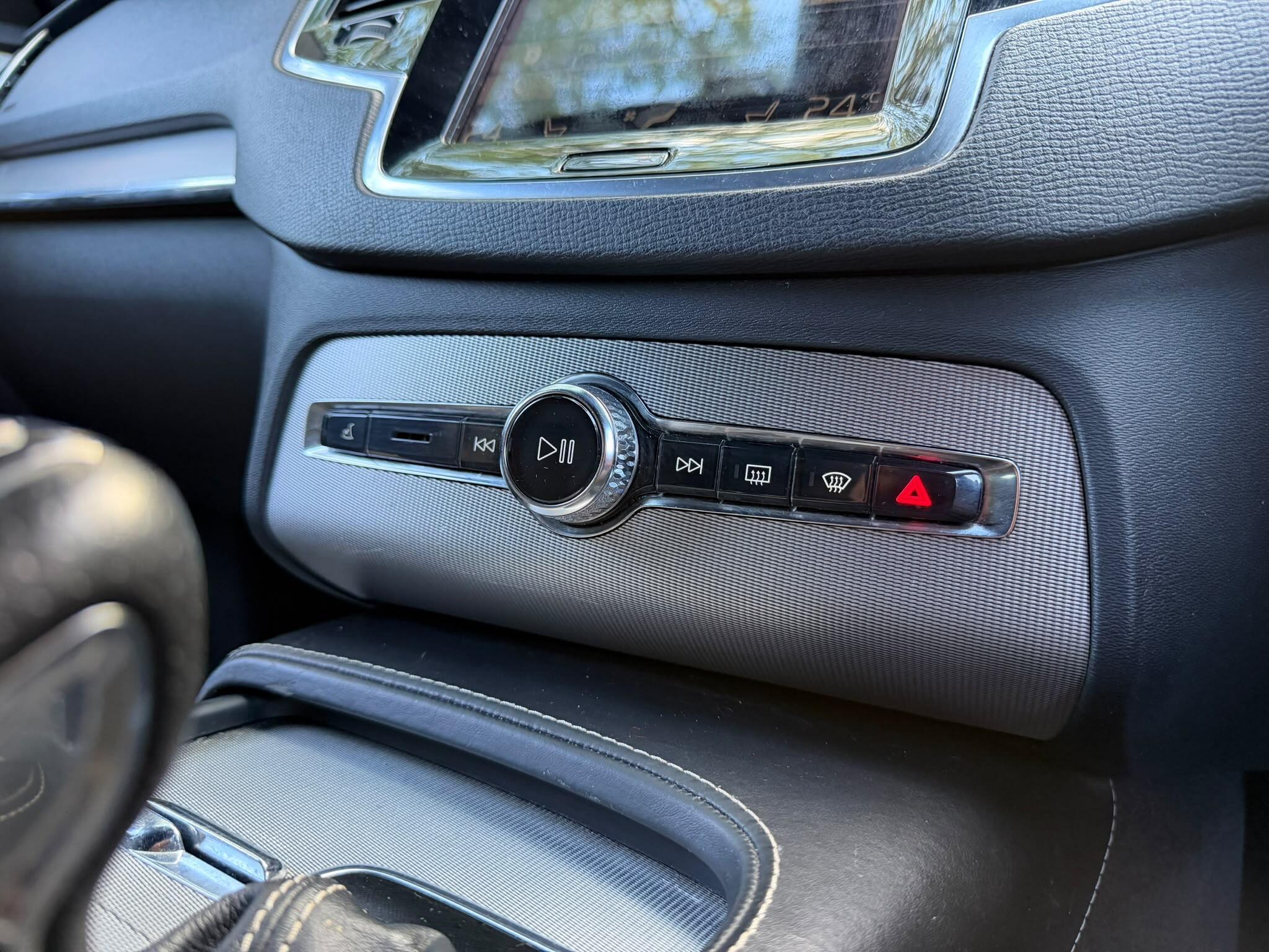 Volvo XC90 view 34