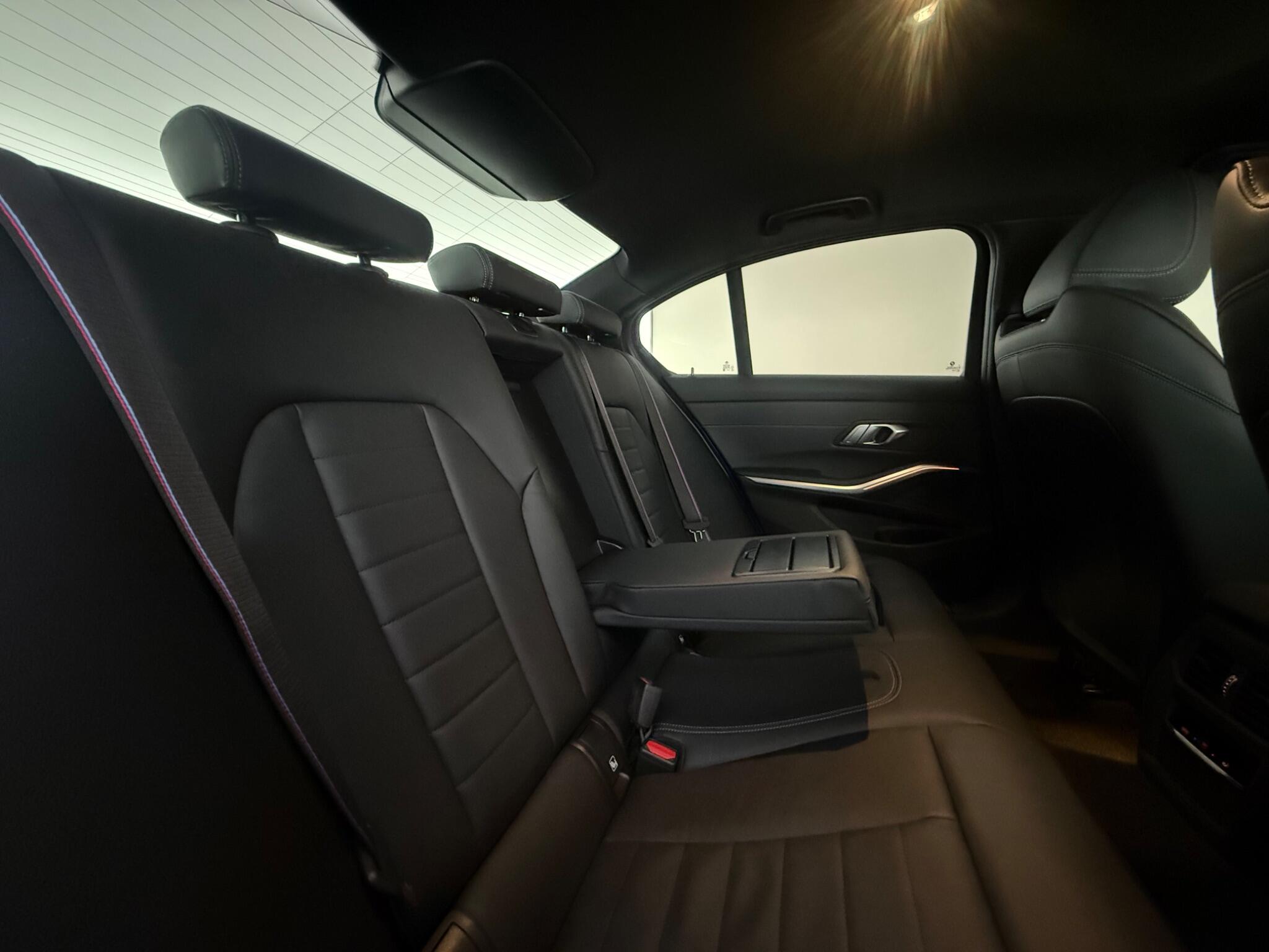 BMW 3 Series view 17