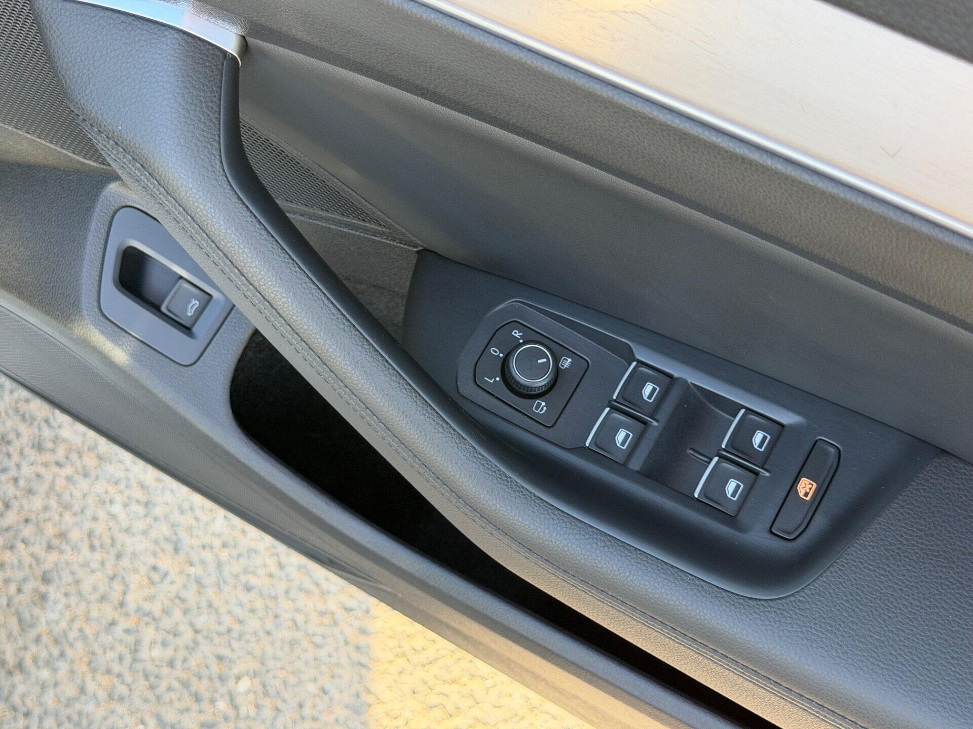 Volkswagen Passat view 33