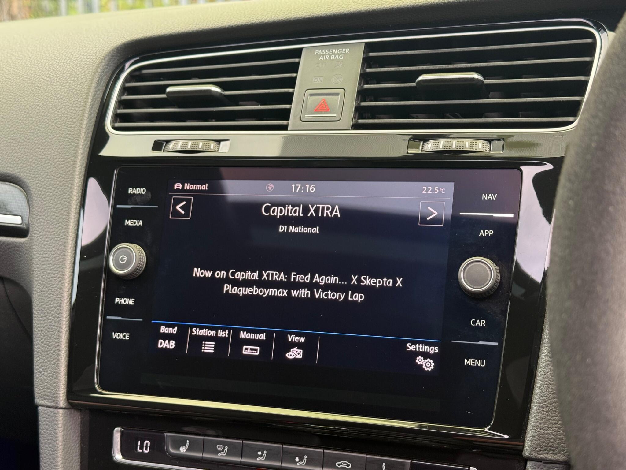 Volkswagen Golf view 21