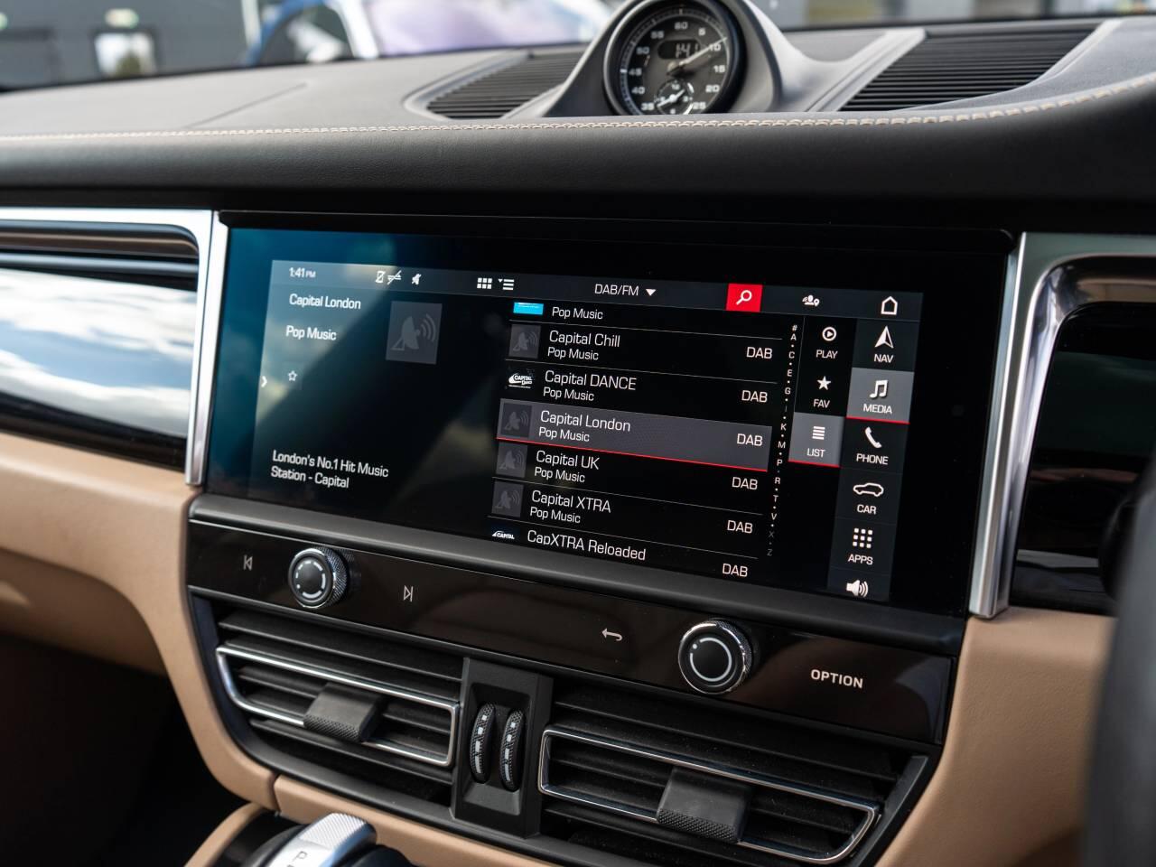 Porsche Macan view 36