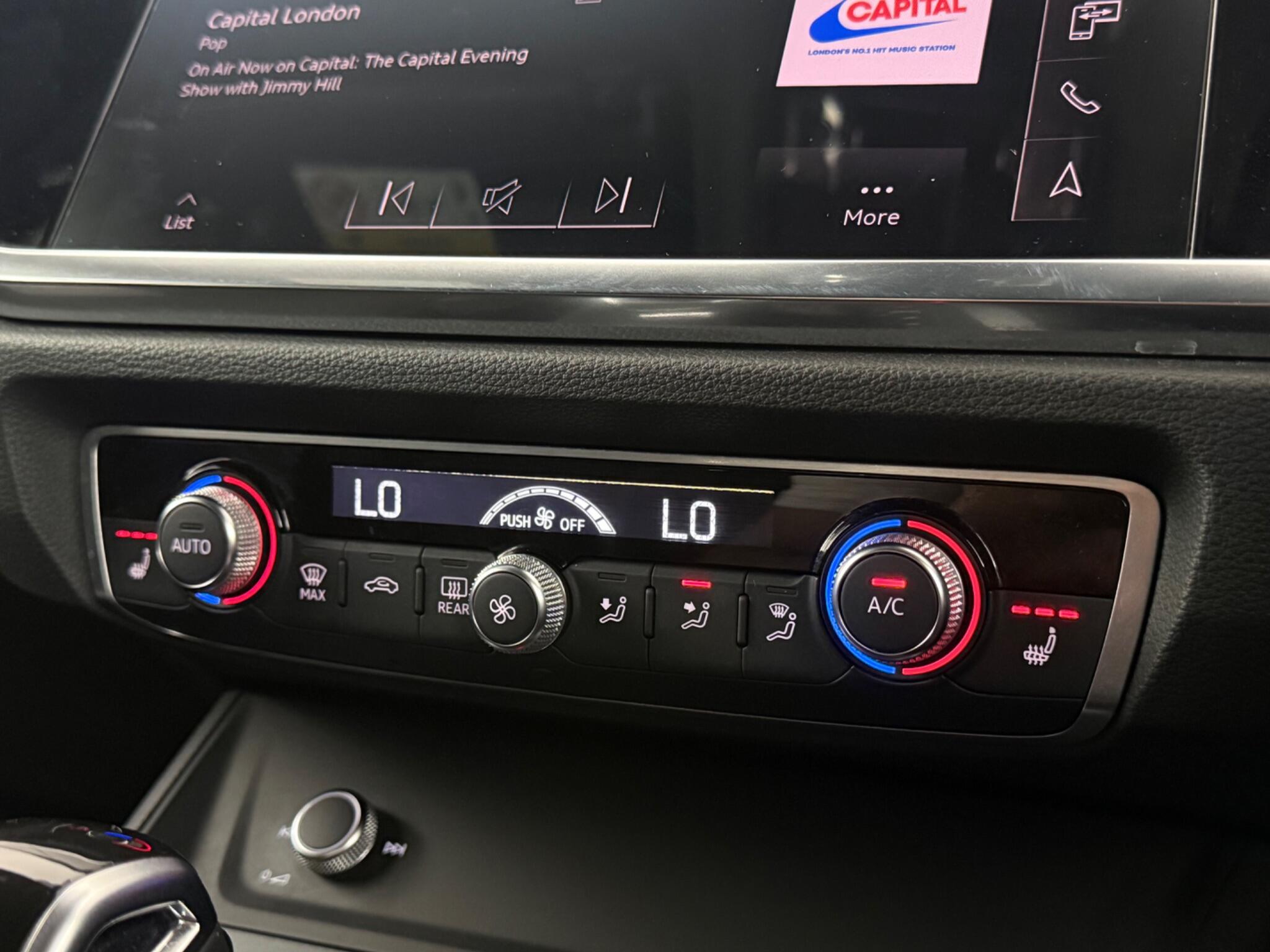 Audi Q3 view 20